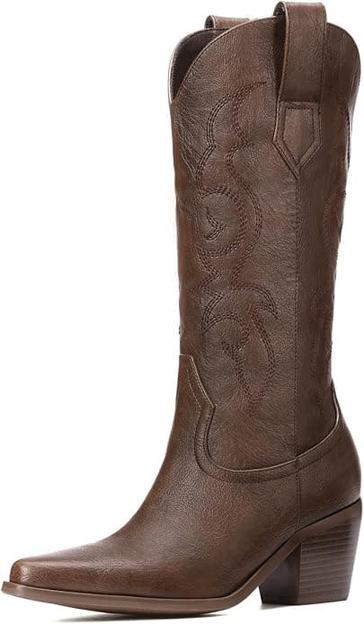 En solde: bottes de cowboy mi-mollet en cuirette