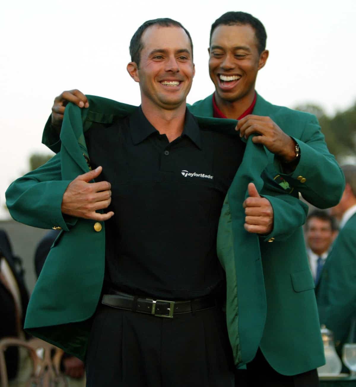 Mike Weir en compagnie de Tiger Woods après sa victoire au Masters en 2003