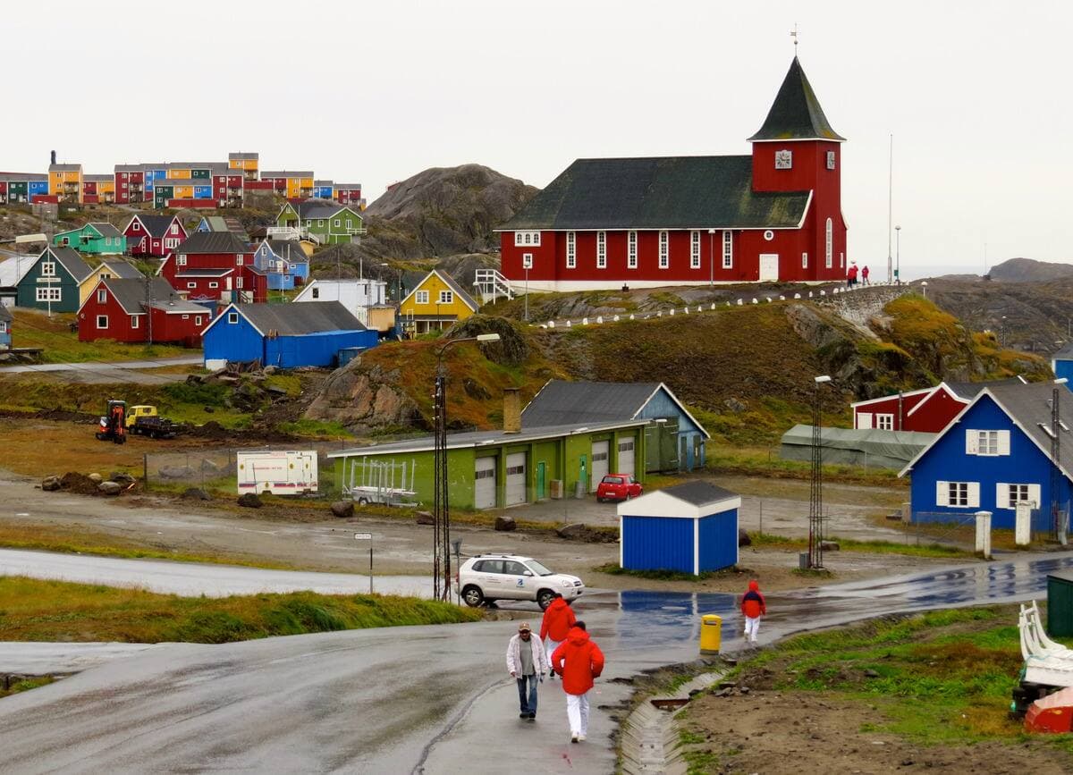 Sissimiut, la deuxième plus grande ville du Groenland. Photo prise lors d’une croisière à bord du «Boréal» (compagnie Ponant) entre Kangerlussuaq (Groenland) et la ville de Québec en septembre 2014.  
LISE GIGUÈRE/AGENCE QMI