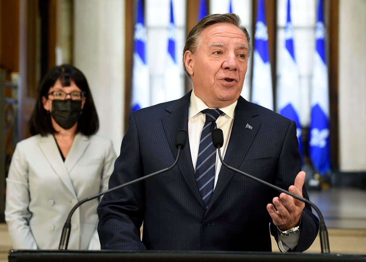 François Legault a réagi aux résultats de l’élection fédérale lors d’un point de presse dans le hall de l’édifice Honoré-Mercier, sur la colline Parlementaire.