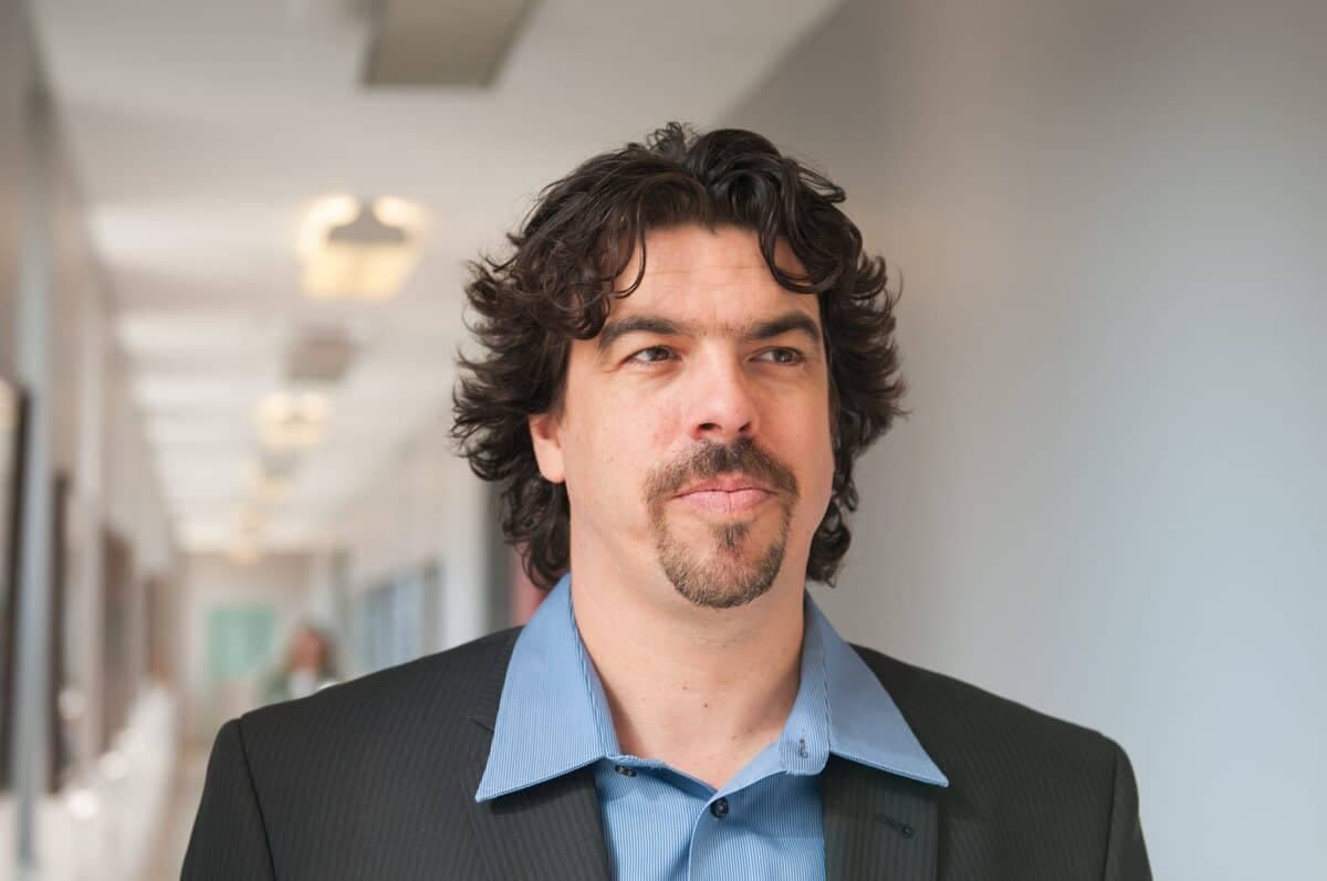 Jean-Sébastien Fallu, professeur agrégé à l’École de psychoéducation de l’Université de Montréal et chercheur régulier au Centre de recherche en santé publique