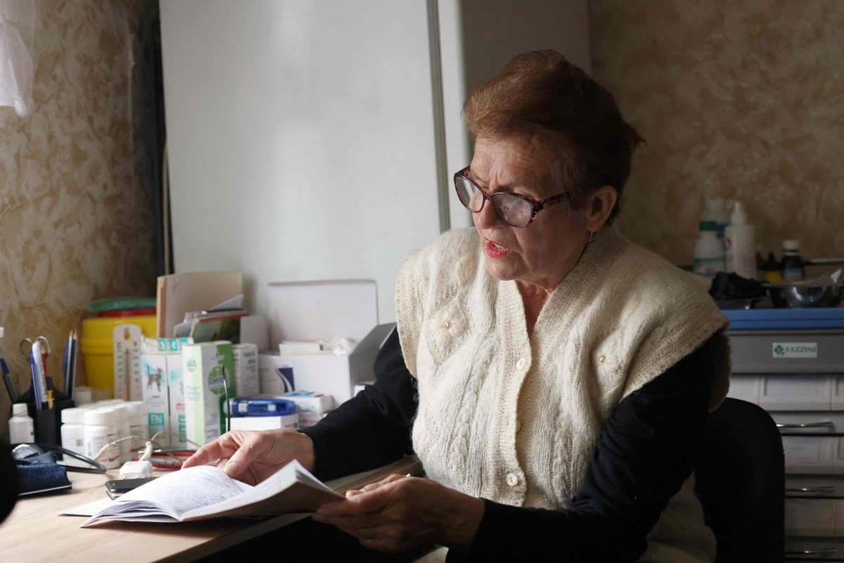 Alla Troubatcheva, dans son bureau à son domicile de Siversk.