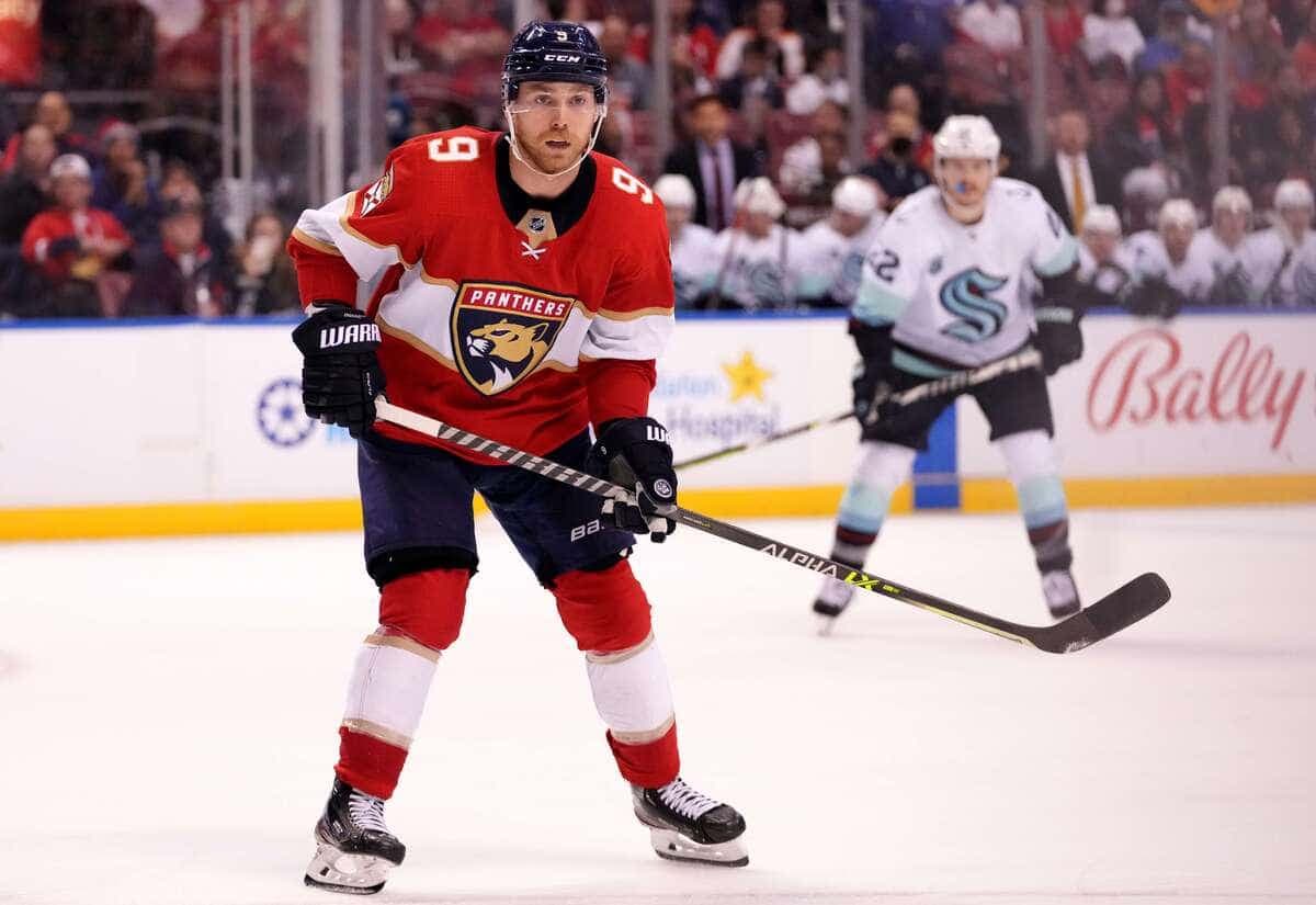 Sam Bennett (à gauche)