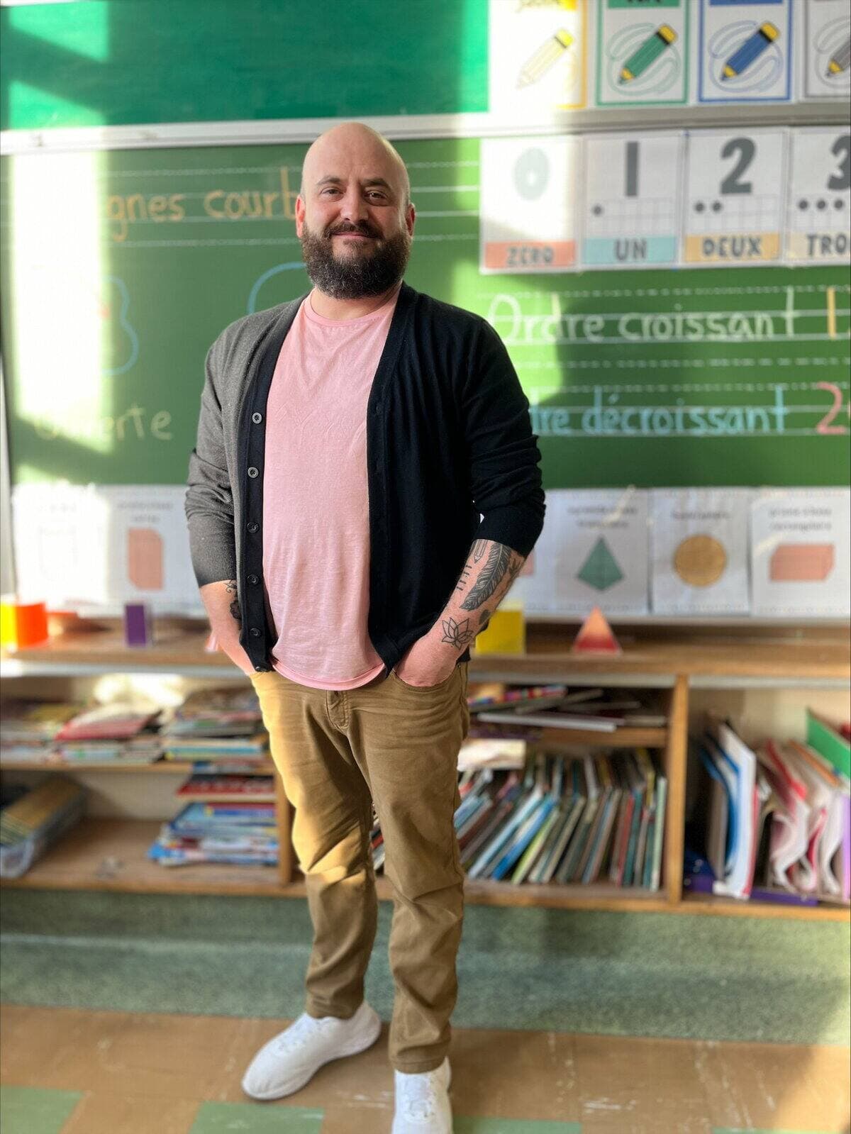 Simon Bucci-Wheaton n'a pas encore son brevet d'enseignement, mais il est prof dans des écoles primaires de Montréal depuis six ans. Il déplore le manque de soutien accordé aux enseignants non légalement qualifiés (à lire plus bas)