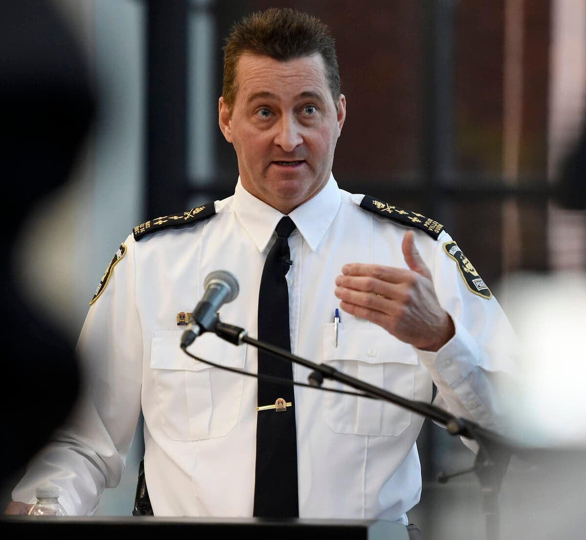 Le chef de la police de Québec, Denis Turcotte, a assuré aujourd'hui que l’enquête interne sur les divers incidents médiatisés « est très active ». Il n’a pas écarté la suspension d’autres policiers « si c’est nécessaire ».