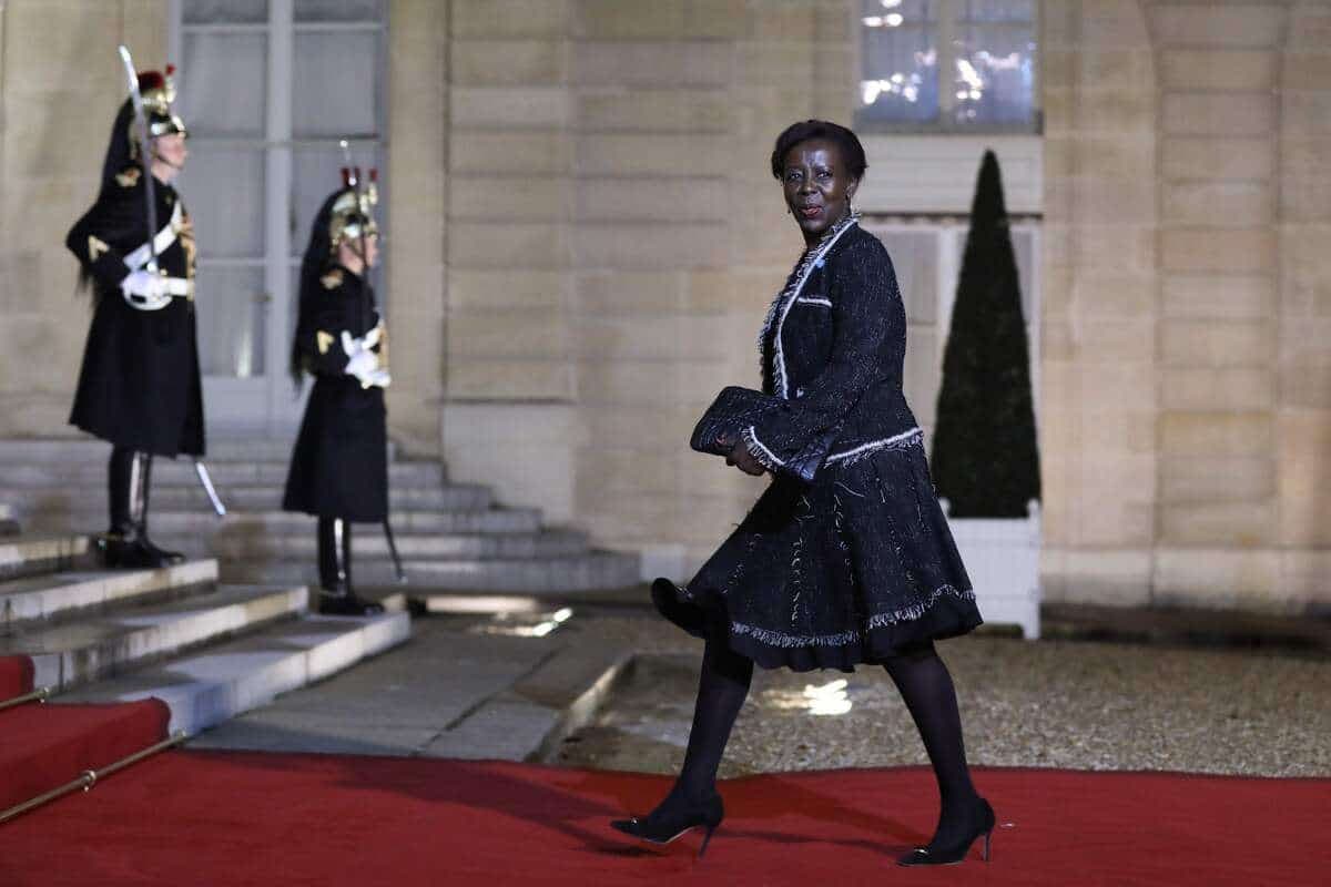 La secrétaire générale de l'Organisation internationale de la francophonie (OIF), Louise Mushikiwabo, du Rwanda, arrive pour un dîner avec les participants du Forum de Paris sur la paix à l'Élysée, à Paris, le 11 novembre 2019.