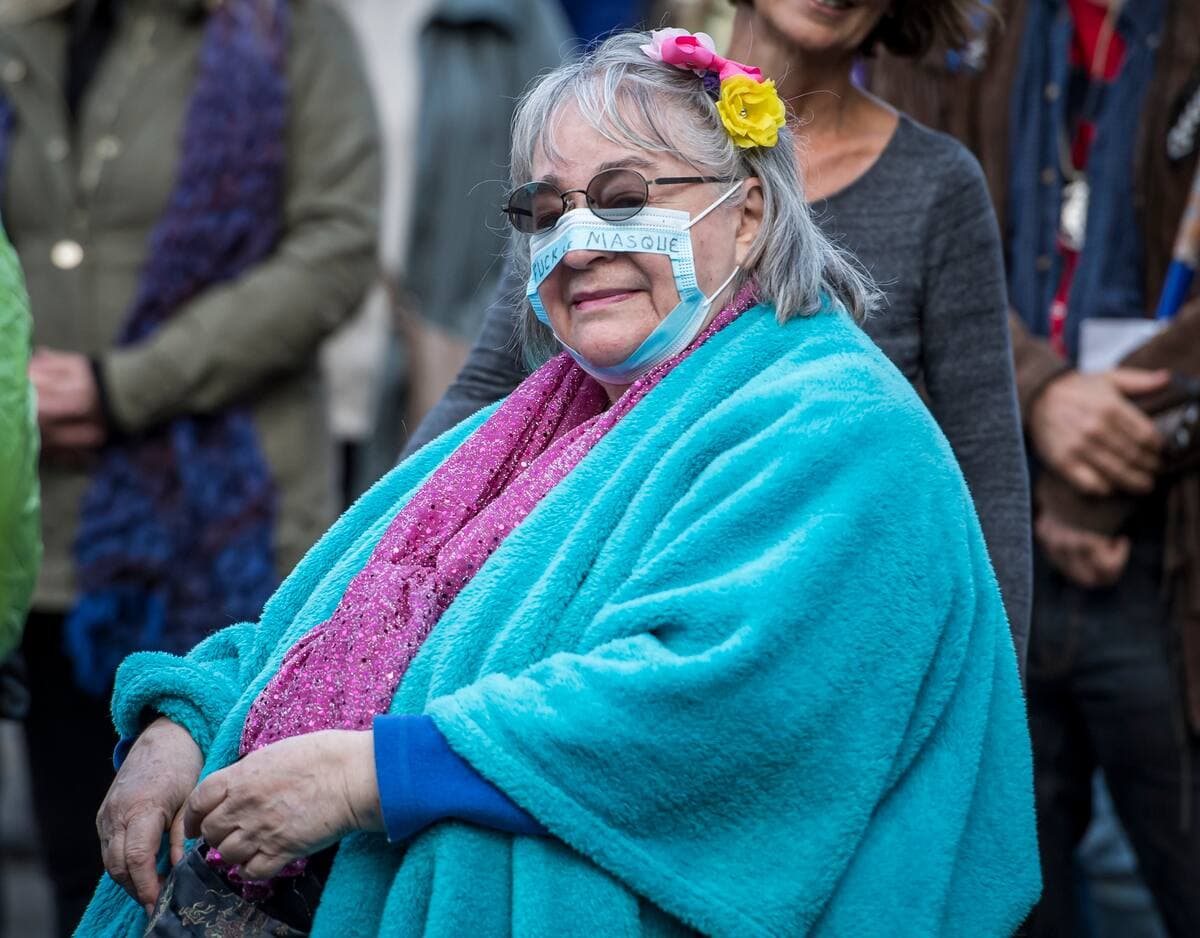 Quelques centaines de personnes se sont rassemblées au Parc La Fontaine pour manifester contre l’état d’urgence sanitaire du gouvernement du Québec dans le cadre de la pandémie de COVID-19, à Montréal, mercredi le 30 septembre 2020.
JOEL LEMAY/AGENCE QMI