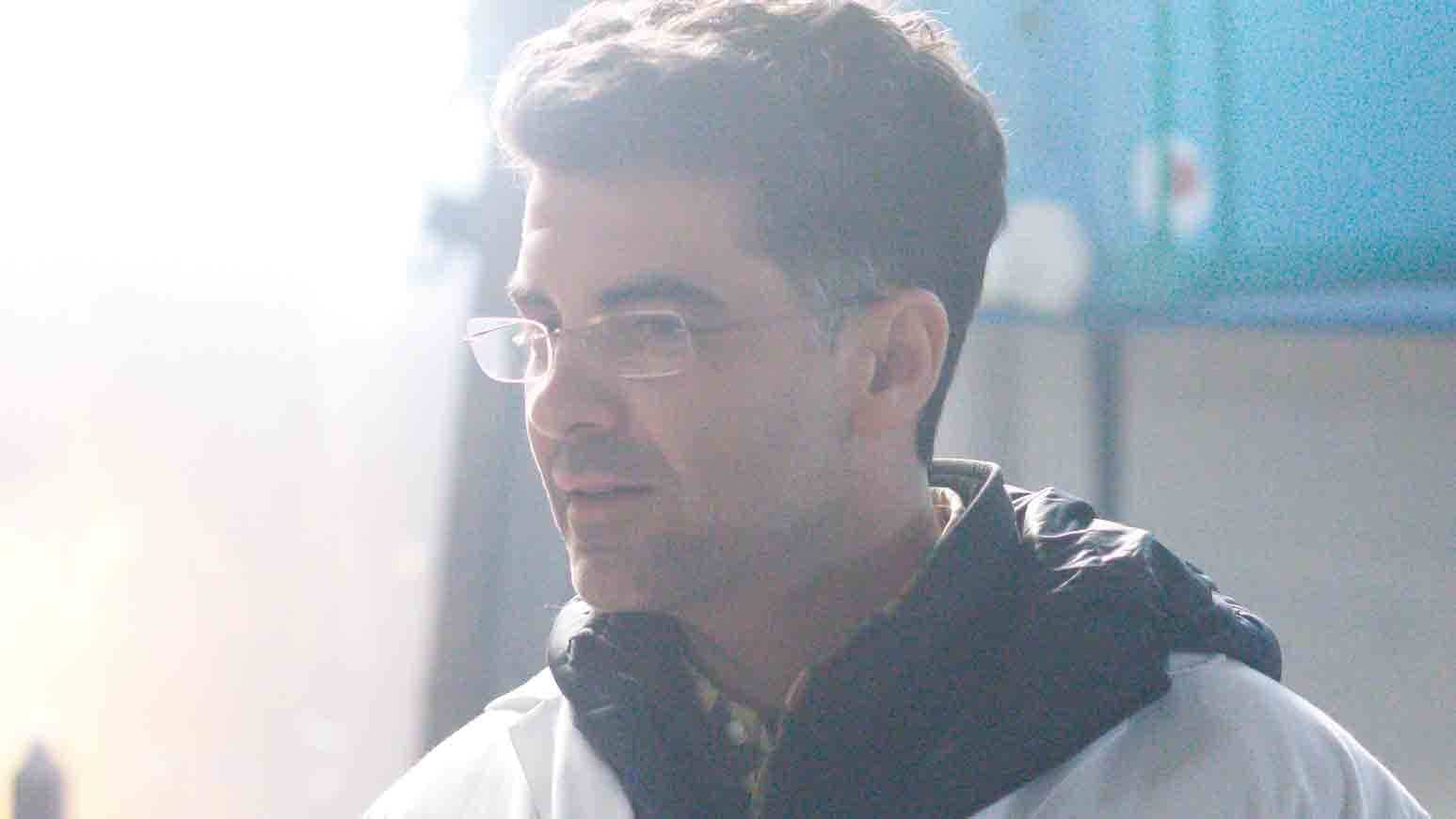 Martin (David Savard) fait avancer l’enquête grâce à ses découvertes sur le corps de Desmarais.