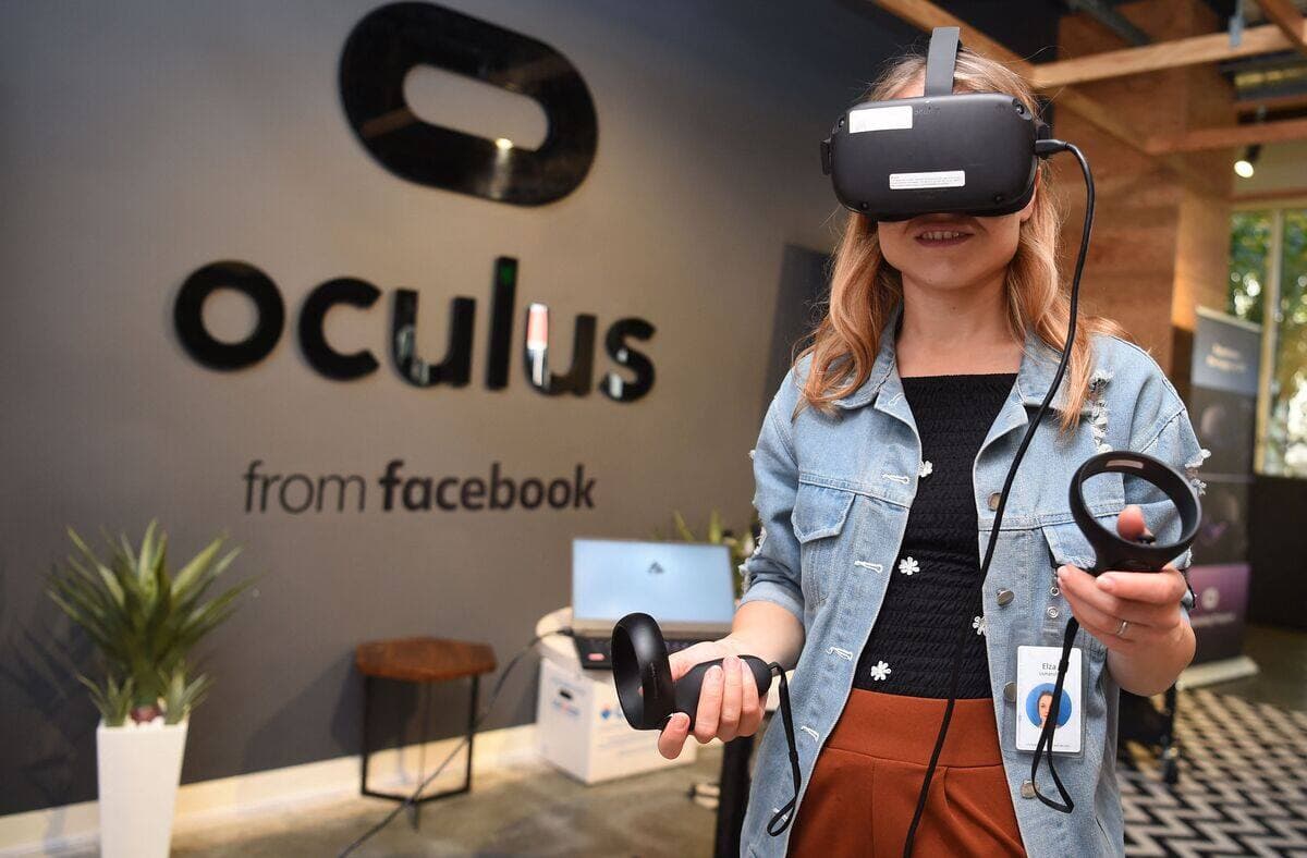 Facebook a acheté la jeune entreprise de réalité virtuelle Oculus VR pour 2 milliards $ en 2014.