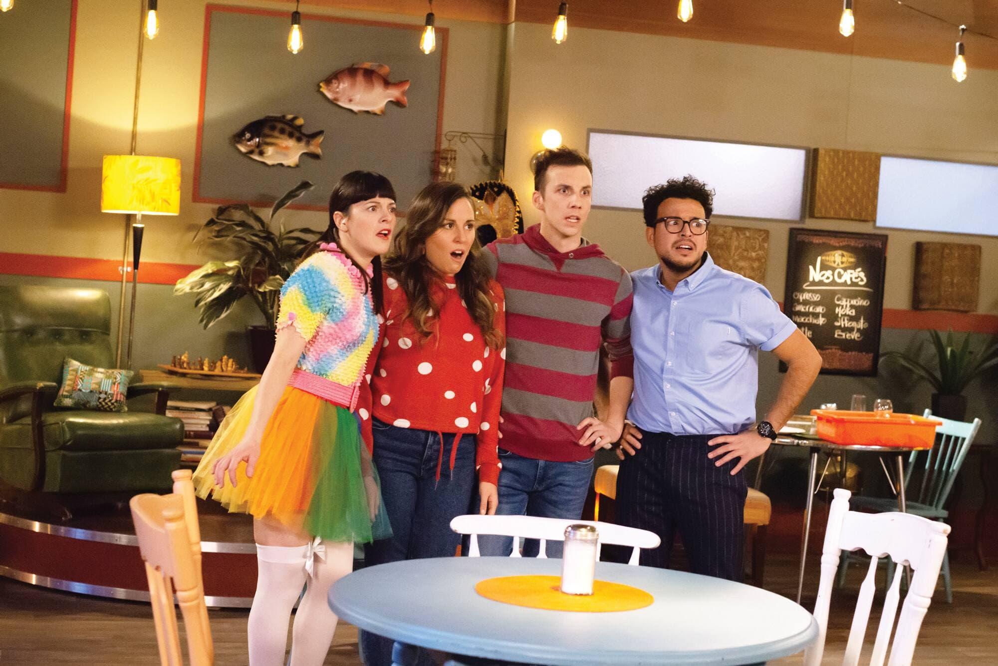 Lorsque les acteurs arrivent au studio, ils ignorent ce que le maître du jeu leur réserve. «Leur seul indice, c’est le costume qui les attend dans leur loge: un pyjama, des vêtements de sport, une tenue chic… Pour le reste, ils sont dans le néant!» souligne Stéphane.