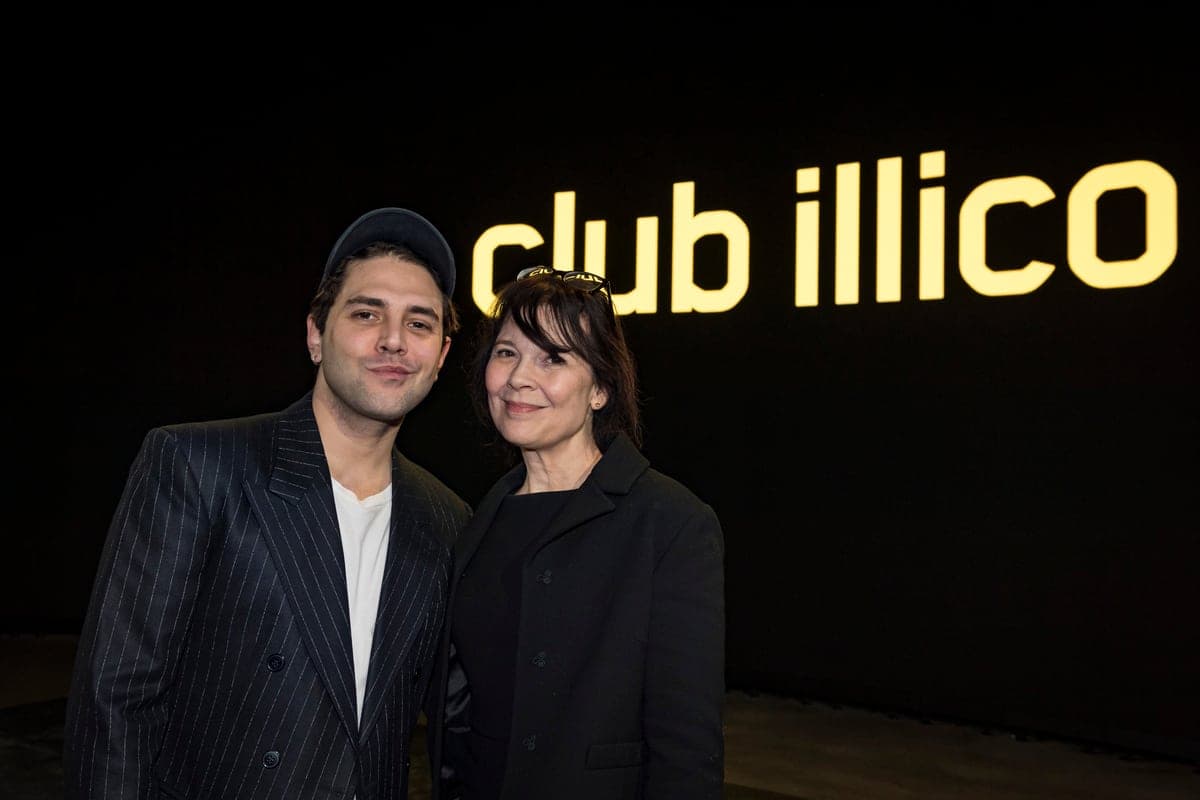 Xavier Dolan et Anne Dorval lors du visionnement de presse de la série «La nuit où Laurier Gaudreault s'est réveillé» en novembre 2022.