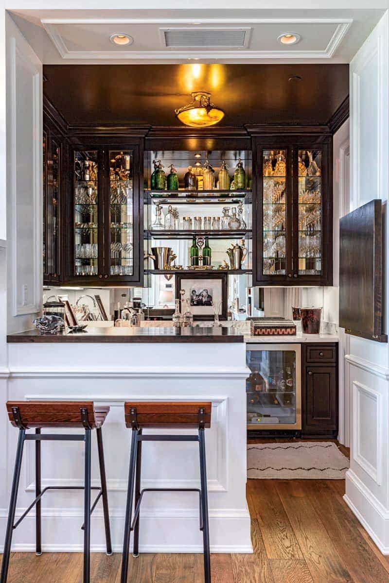 Le salon vient avec son propre bar et son cellier.
