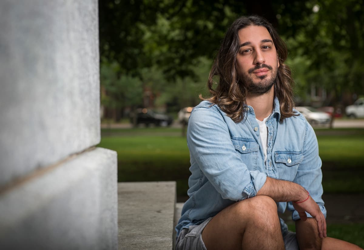Rocco Farella s’est retrouvé à faire son coming out auprès de sa famille d’origine italienne en pleine pandémie, à 35 ans.