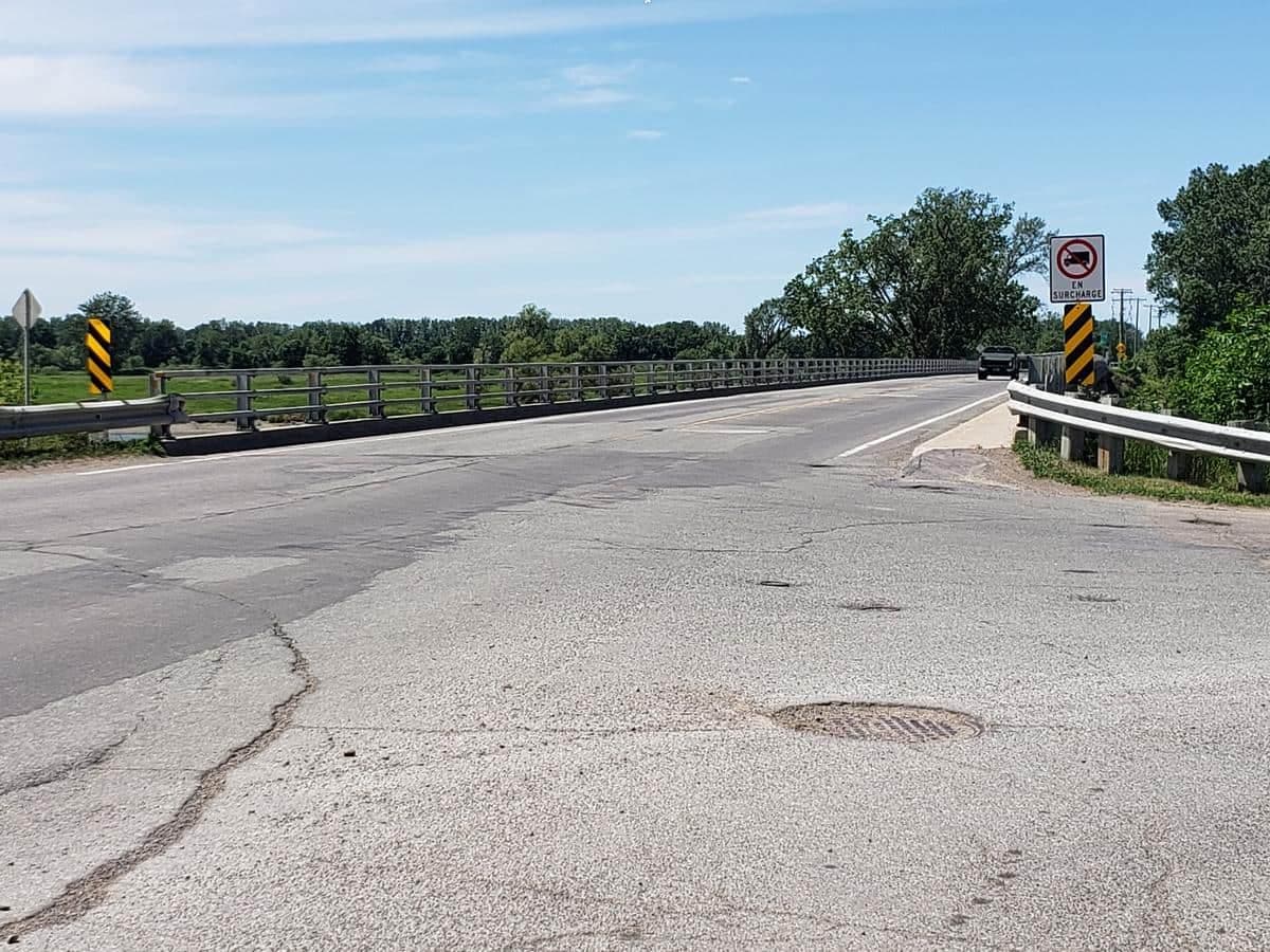 Sur la photo prise en juin 2021: le pont au-dessus du ruisseau de l’Île aux Castors est celui situé au milieu.