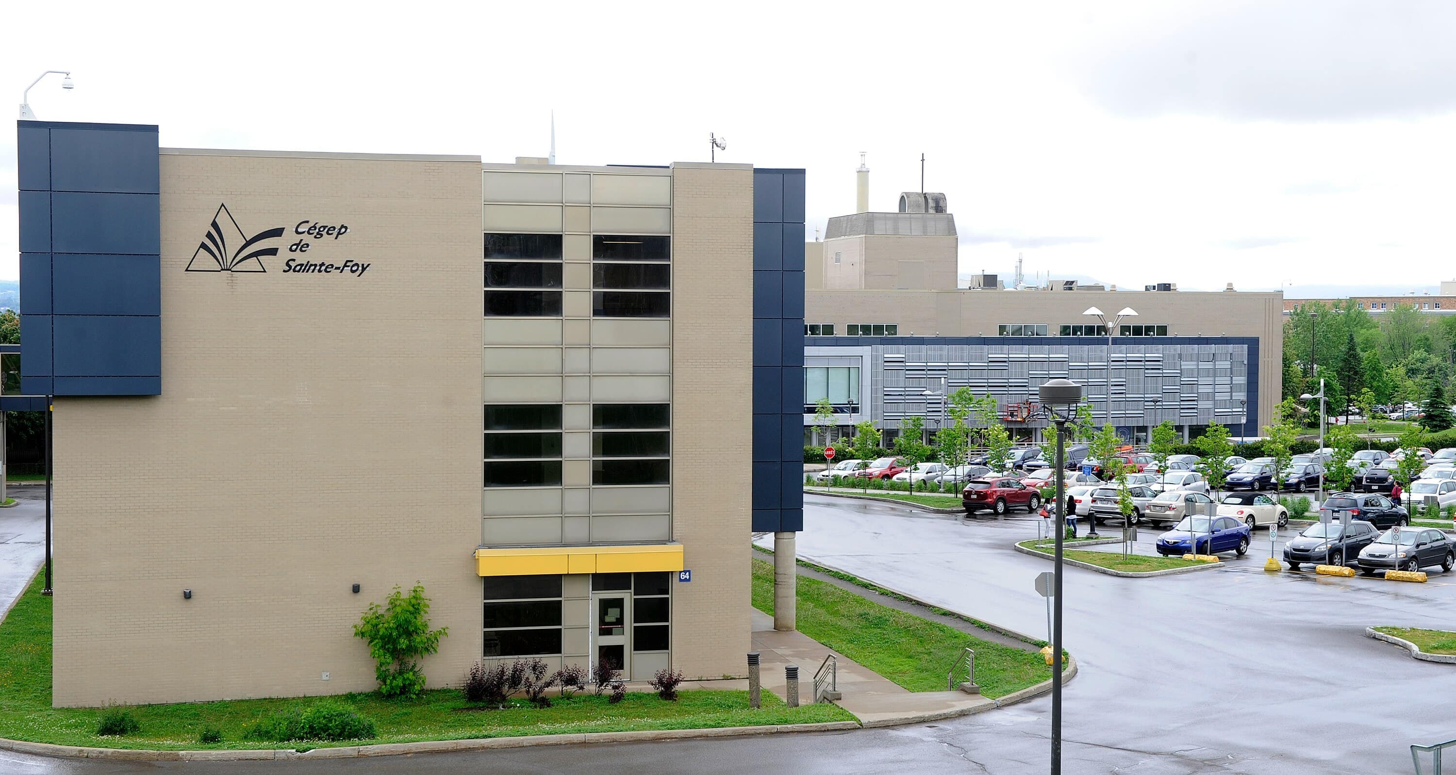 Une dizaine de personnes qui fréquentent le Cégep de Sainte-Foy ont contracté la COVID-19.