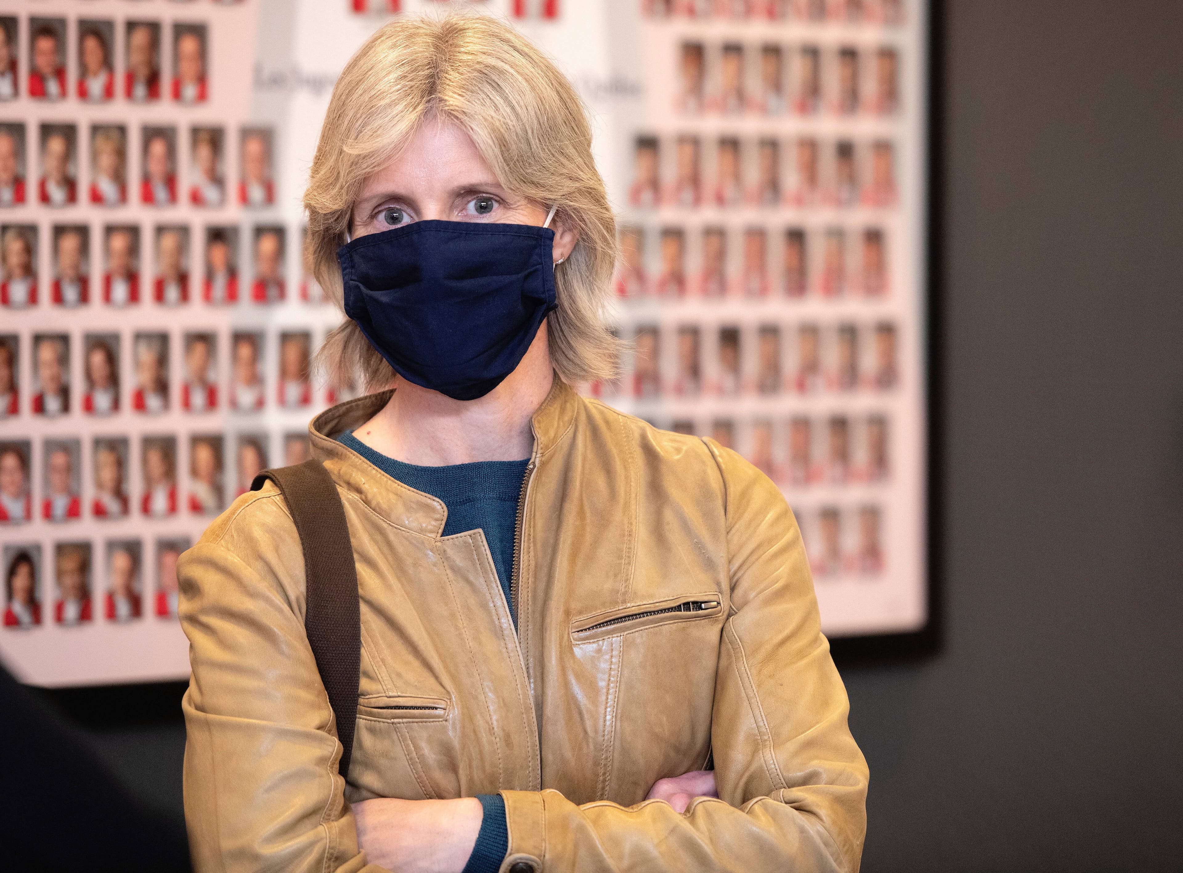 Sarah Gibson est une mère qui demande à la cour une injonction afin que son enfant puisse ne pas aller à l'école en raison de la COVID-19.