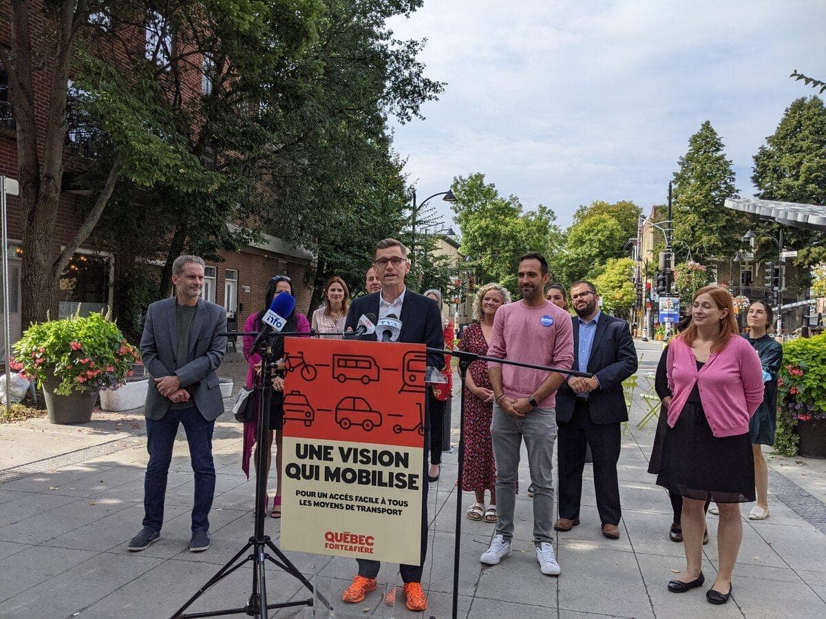 Lors d’une annonce mercredi à Limoilou, le candidat à la mairie Bruno Marchand a dit croire « fortement » au projet de tramway.