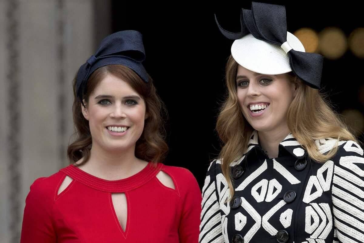 Les princesses Eugenie (à gauche) et Beatrice (à droite), les filles du prince Andrew