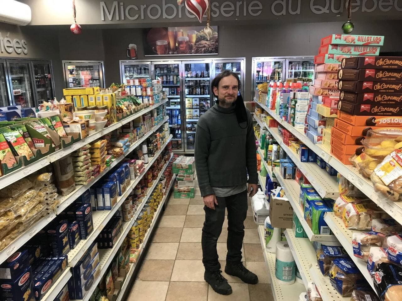 Frédérick Vallée travaille au dépanneur Provi-Max depuis 14 ans.