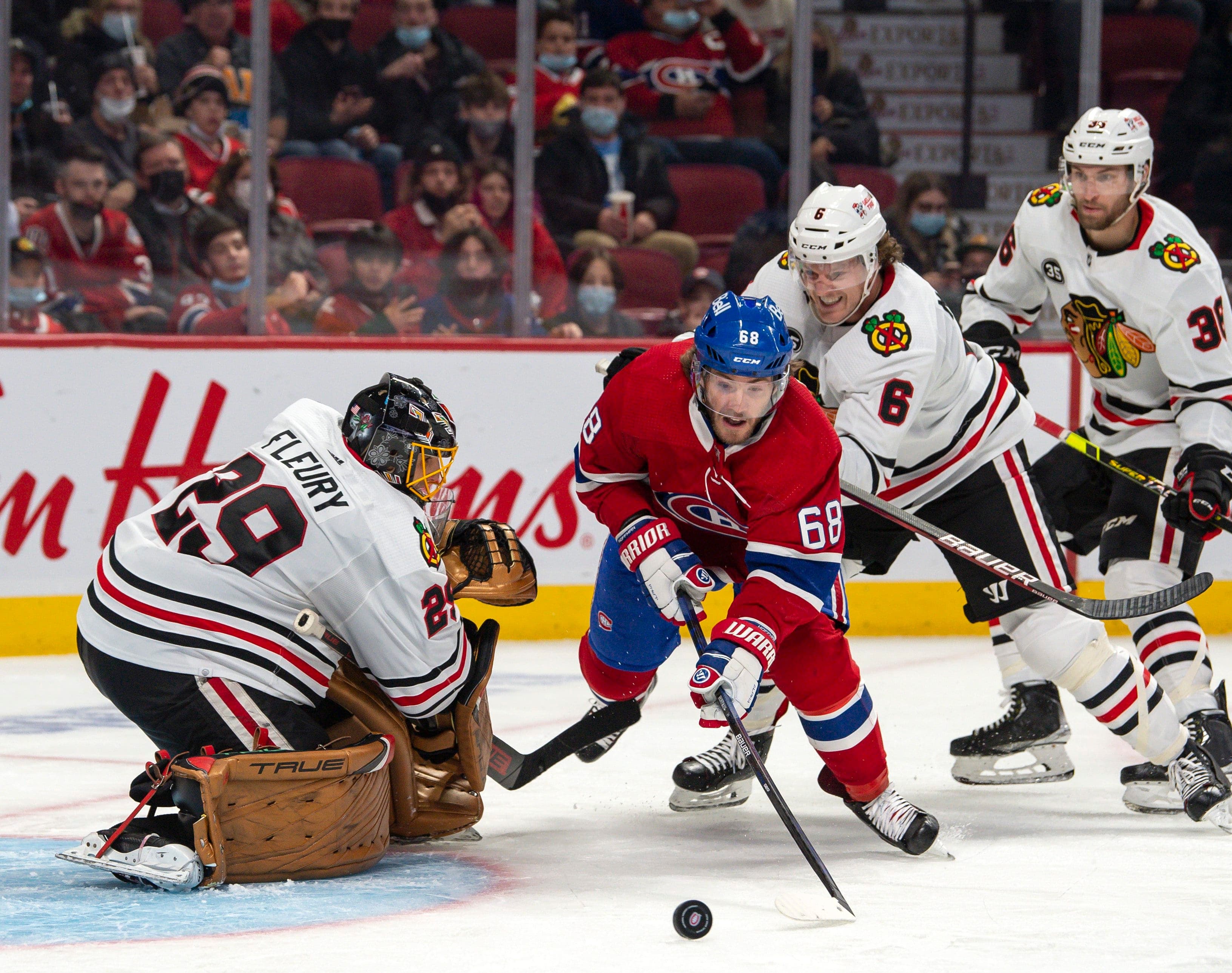 Le gardien des Blackhawks Marc-André Fleury n’avait rien donné à Mike Hoffman et au Canadien lors du dernier match avec plus de 20 000 spectateurs au Centre Bell, le 9 décembre.