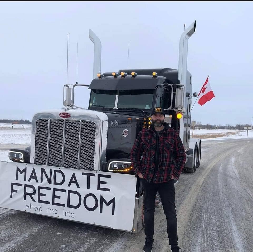 Rick Wall, organisateur d'une manif au Manitoba, contre la vaccination obligatoire des camionneurs au Canada. L'événement a eu lieu le lundi 17 janvier 2022.