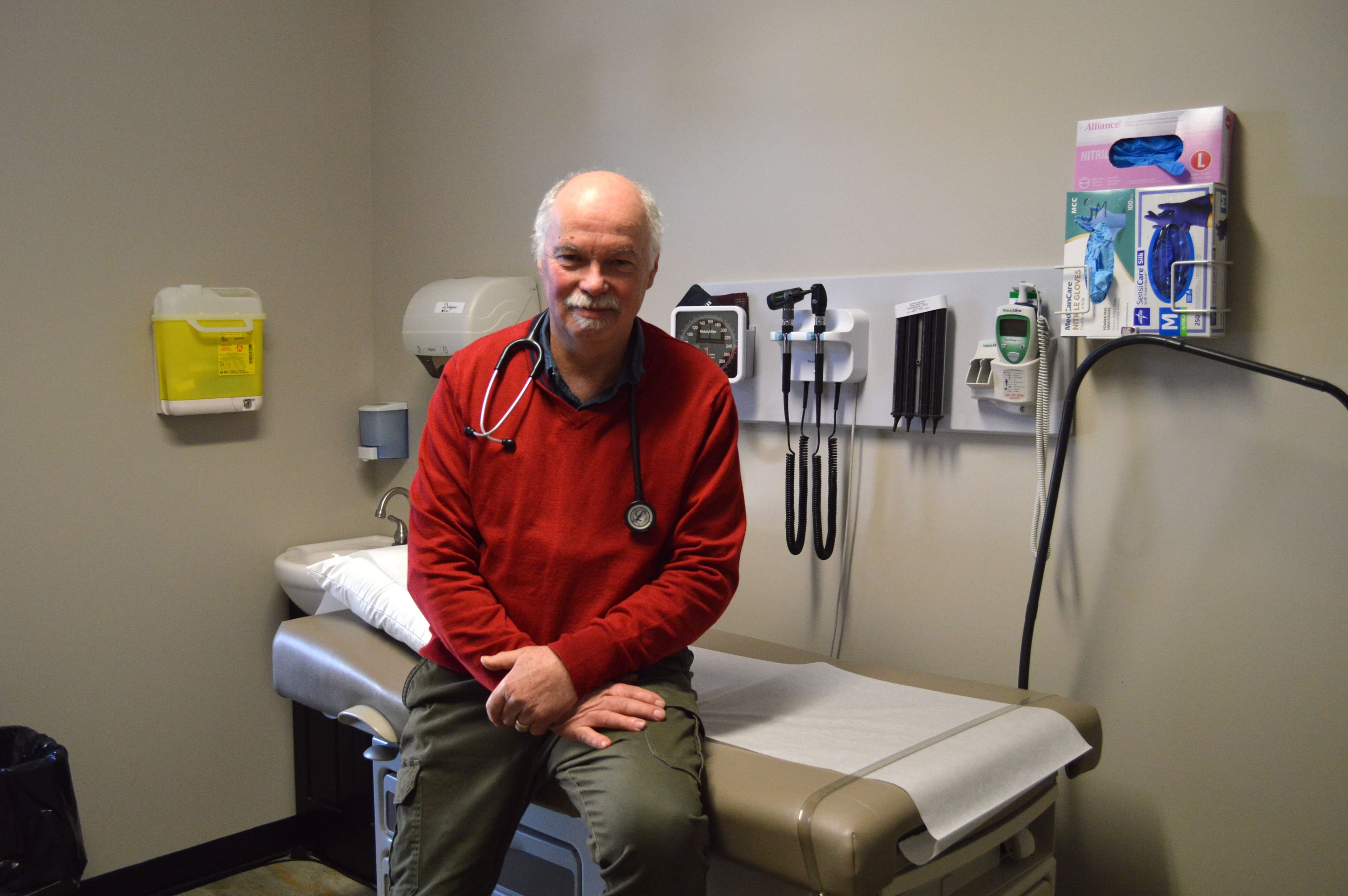 Dr John Wootton soigne les gens du Pontiac depuis 35 ans. Il n'a jamais réussi à convaincre un fervent non-vacciné de se faire vacciner.