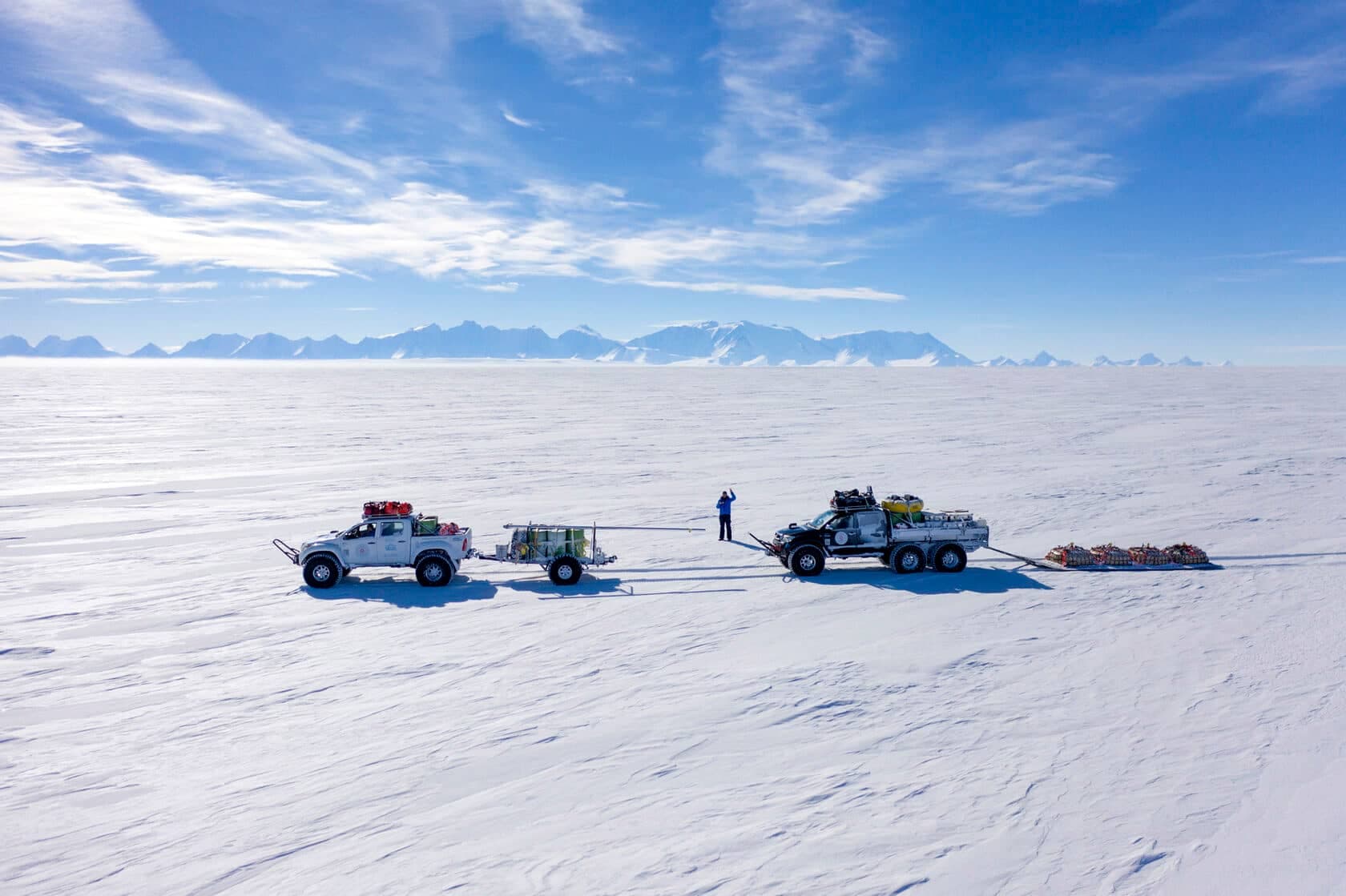 Deux véhicules utilisés par les membres de l’expédition.