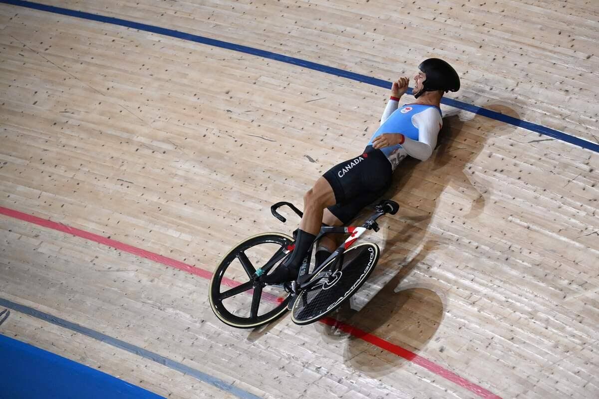Hugo Barrette a été victime d’une chute après une manœuvre du Britannique Jack Carlin lors de la reprise de sa course au premier tour du keirin.