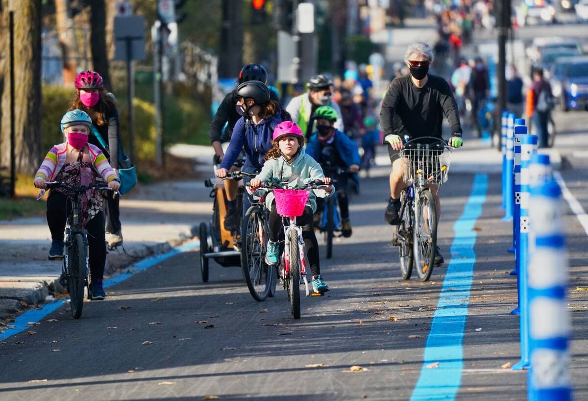 Inauguration de Réseau Express Vélo (REV) à Montréal, Québec, Canada. Le samedi 7 novembre, 2020.

Sur cette photo: Cyclistes sur le REV rue Berri direction sud

MARIO BEAUREGARD/AGENCE QMI