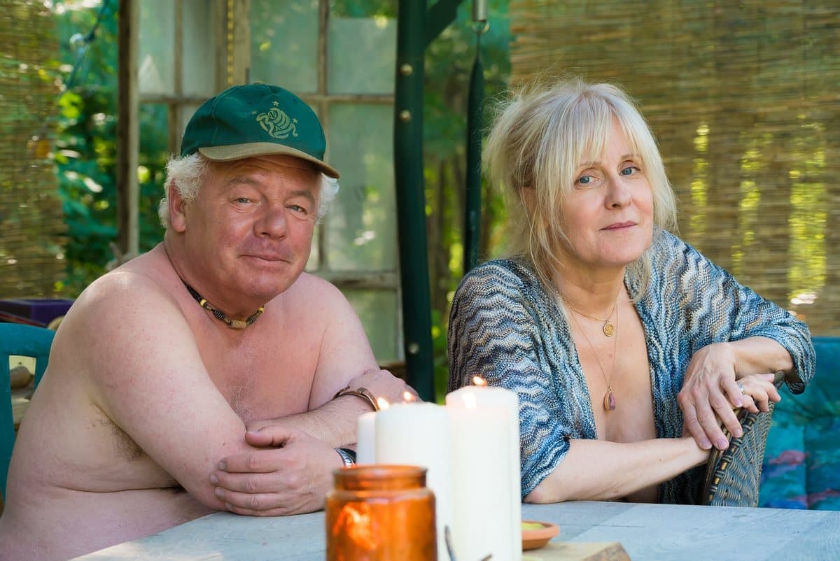 Les comédiens Luc Senay (Paolo Fauteux) et Chantal Baril (Francine Bienvenue) dans la saison 2 de la série Faits Divers (2018). Photo crédit Véro Boncompagni