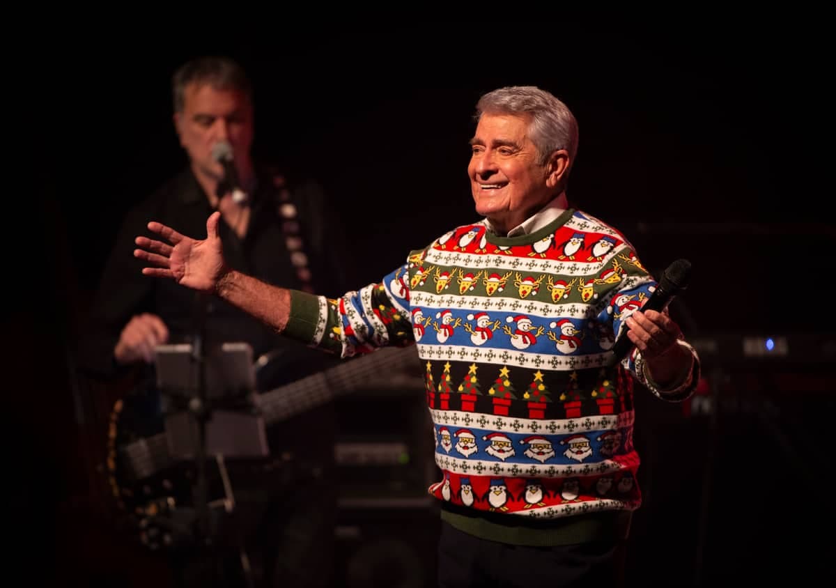 Première du spectacle «Noël : une tradition en chanson», mise en scène de Joël Legendre, avec Emilie-Claire Barlow, Johanne Blouin, Yves Lambert, Michel Louvain, Renée Martel, Michaël, David Thibault, Annie Villeneuve. À l'Étoile Banque Nationale du Quartier DIX30, à Brossard, Québec, Canada. Le mercredi 5 décembre 2018. Sur cette photo: Michel Louvain SEBASTIEN ST-JEAN/AGENCE QMI