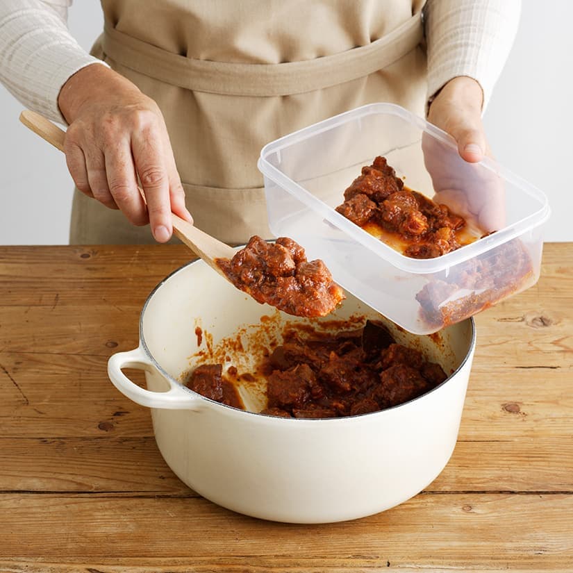 Laisser refroidir les plats avant de les ranger?