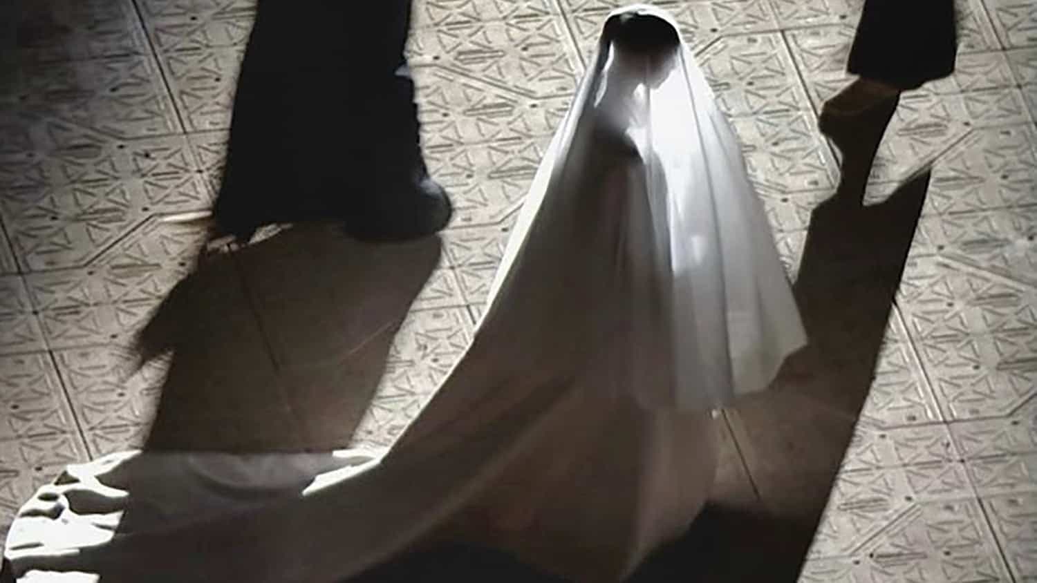 Kim Kardashian a publié cette photo en mentionnant que sa robe est signée Balenciaga.