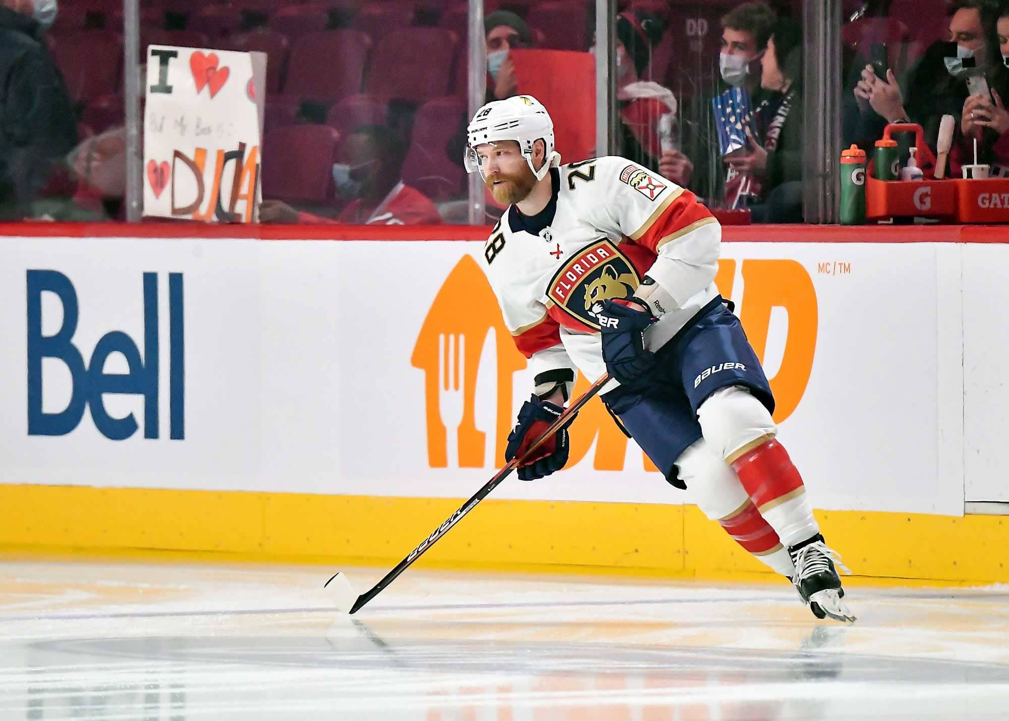 Claude Giroux a effectué sa première visite au Centre Bell dans son nouvel uniforme des Panthers de la Floride, jeudi soir.