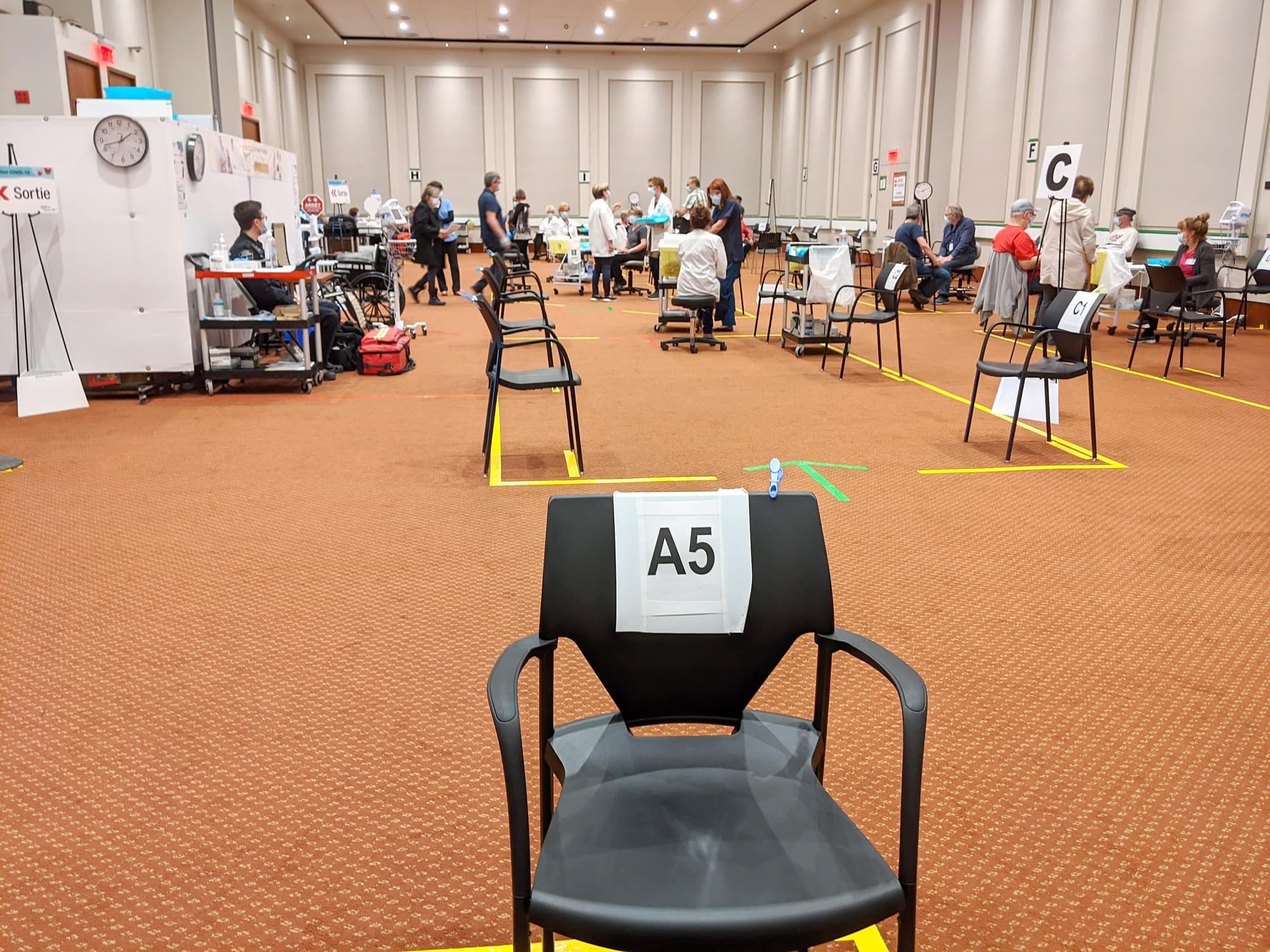 Le centre de vaccination de Saint-Georges en avril dernier. Le coronavirus est lié au décès de 80 personnes depuis le début de l’année 2022 en Chaudière-Appalaches, où la couverture vaccinale demeure légèrement sous la moyenne provinciale.