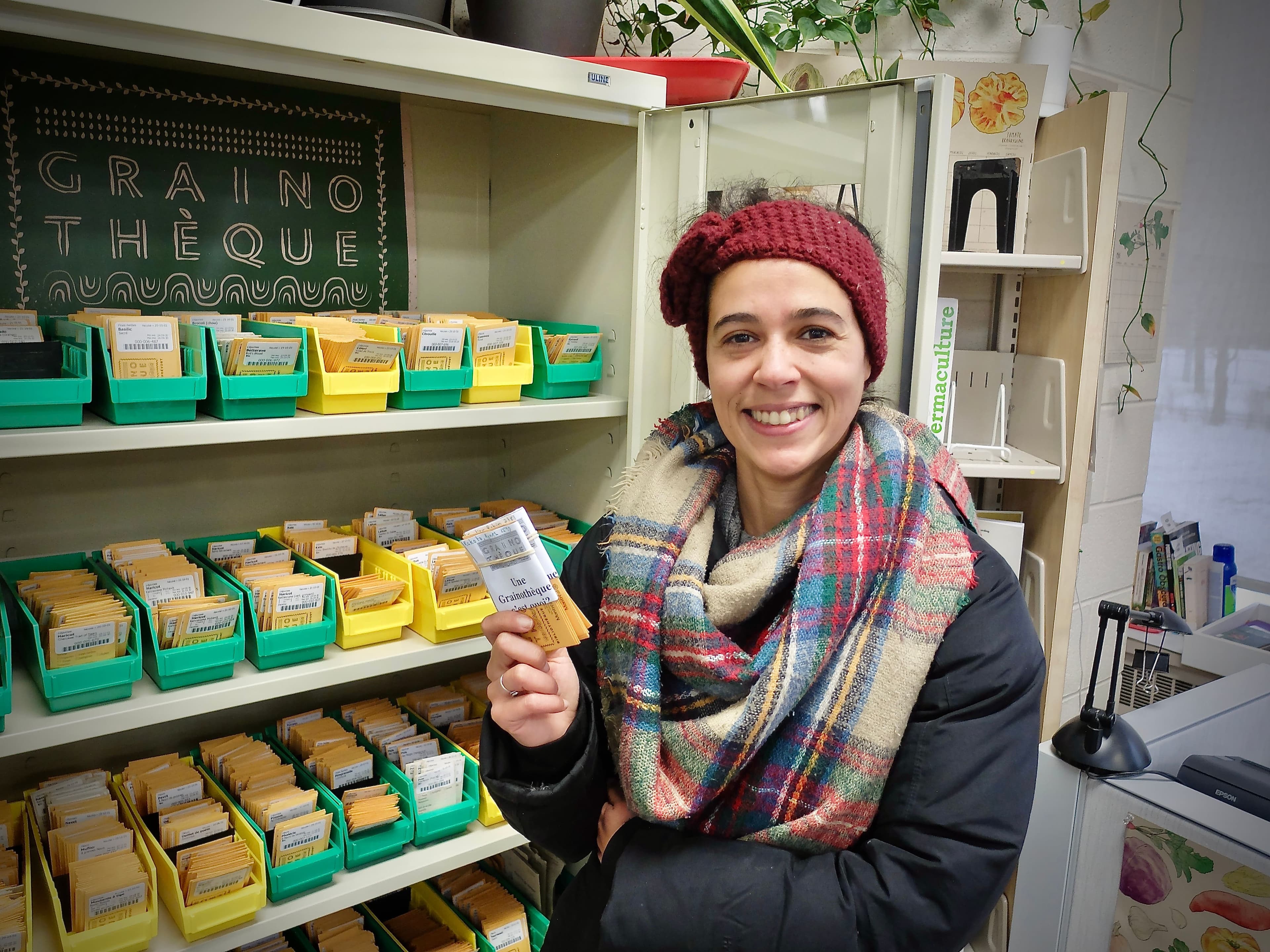 Agnès Rakoto est une usagère régulière de la Grainothèque Le Prévost.