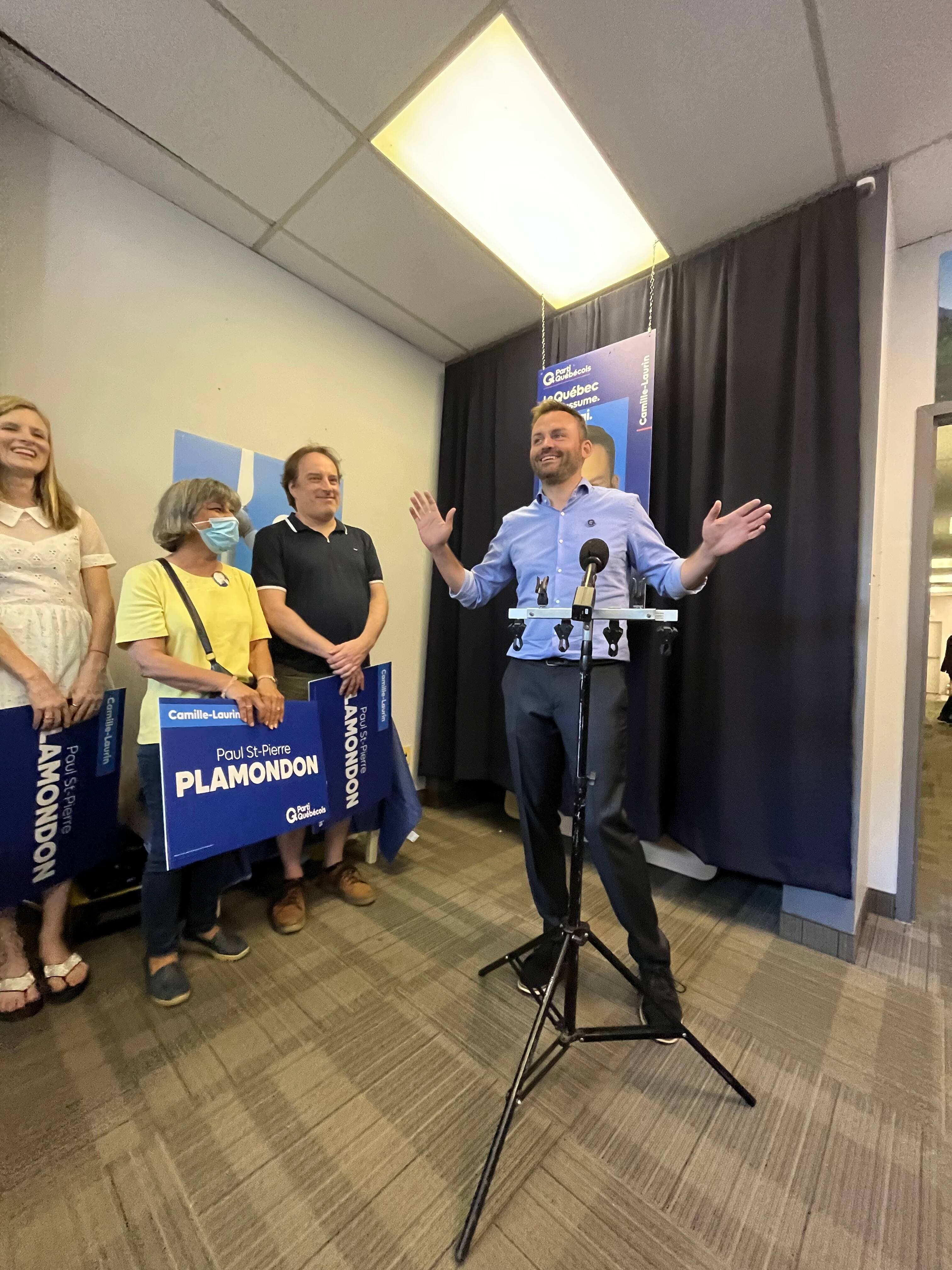 Le chef du Parti Québécois, Paul St-Pierre Plamondon, a inauguré son bureau de campagne dans la circonscription de Camille-Laurin (Bourget), à Montréal. Camille Laurin a été député du Parti Québécois dans les années 70 et 80.