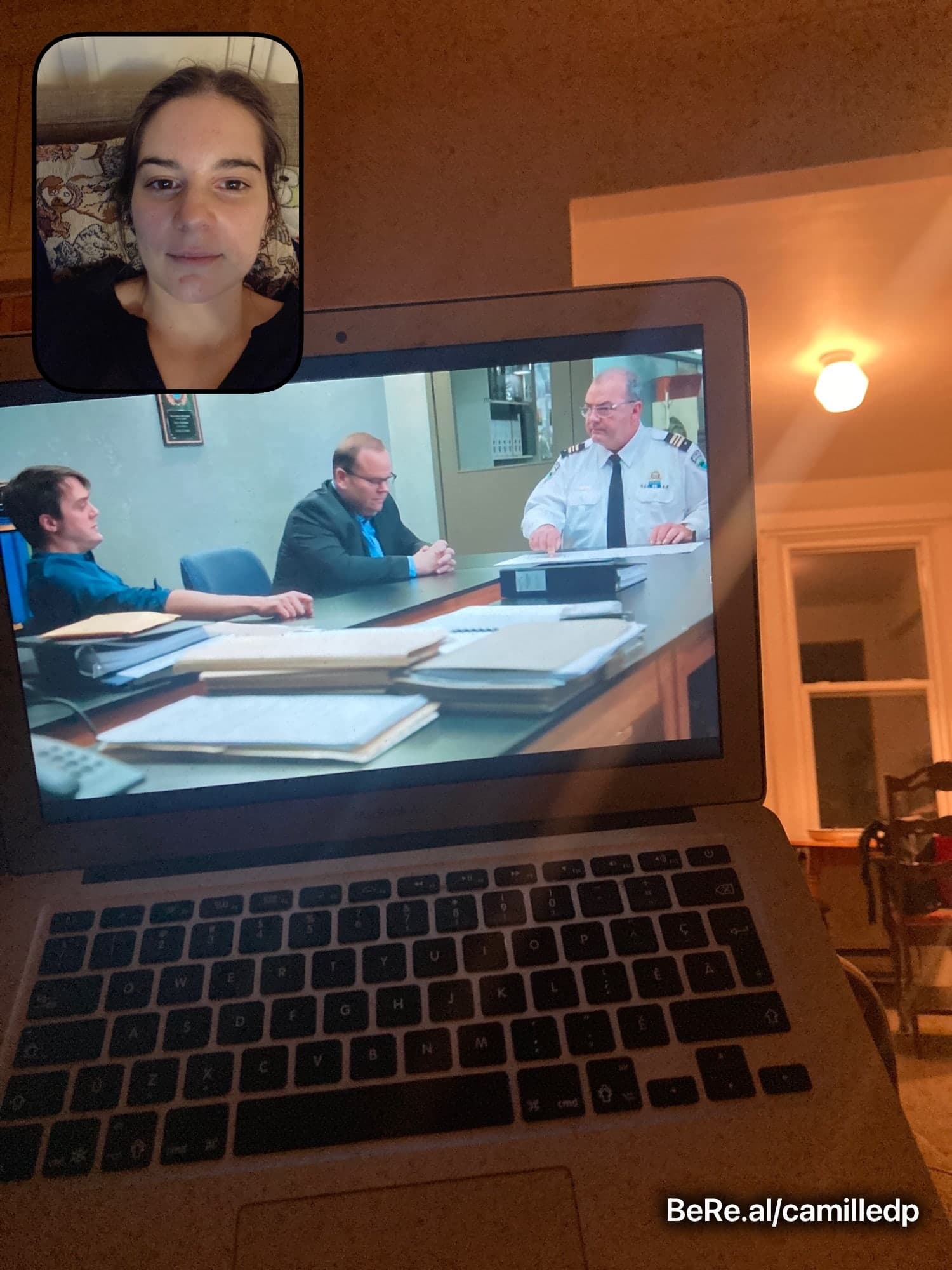 Décider de découvrir pourquoi le monde aimait District 31 n'a pas aidé à limiter mon temps d'écran.