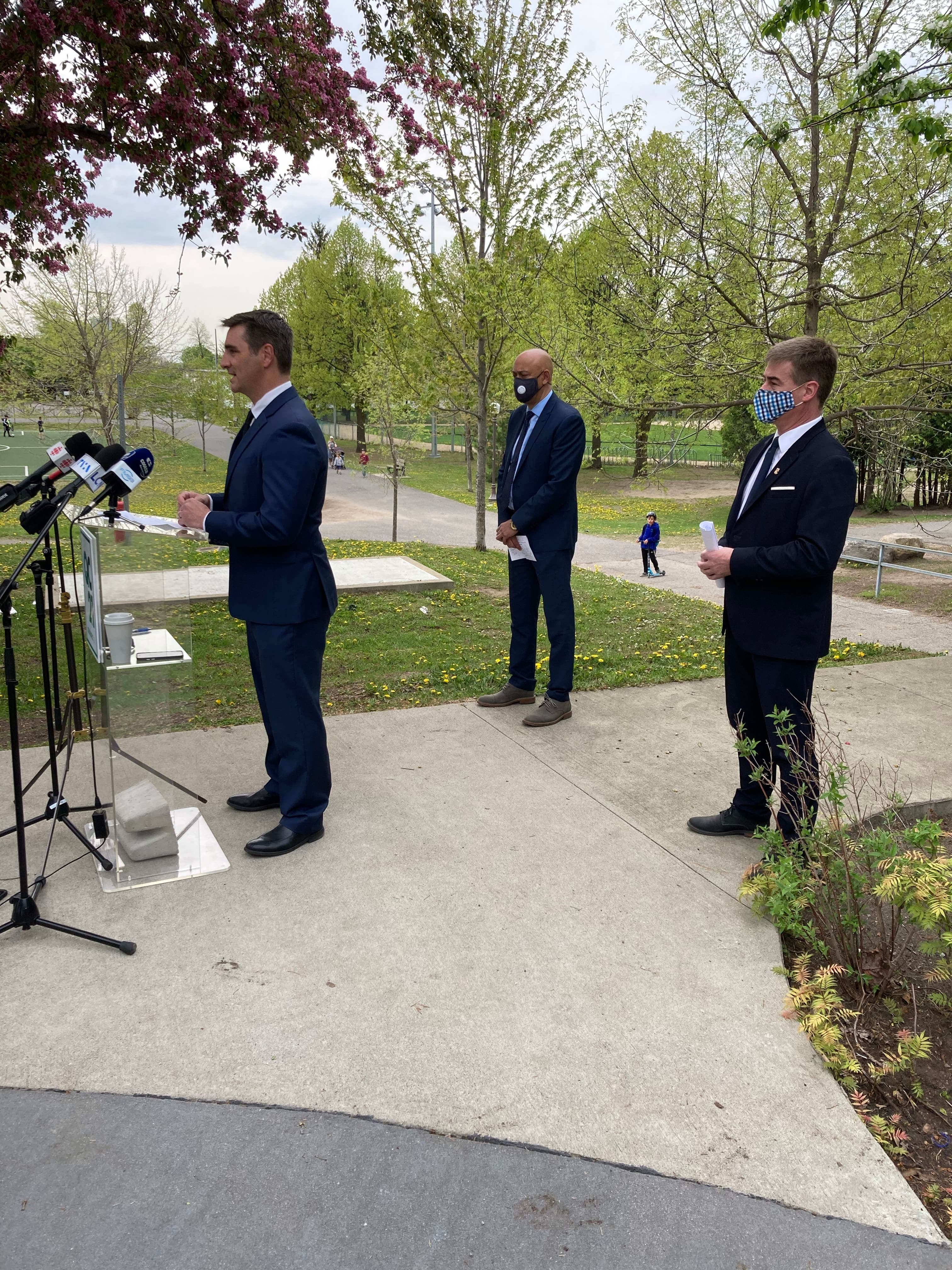 Jean-François Gosselin, Stevens Mélançon et Patrick Paquet porteront de nouveau les couleurs de Québec 21 au scrutin de novembre prochain.