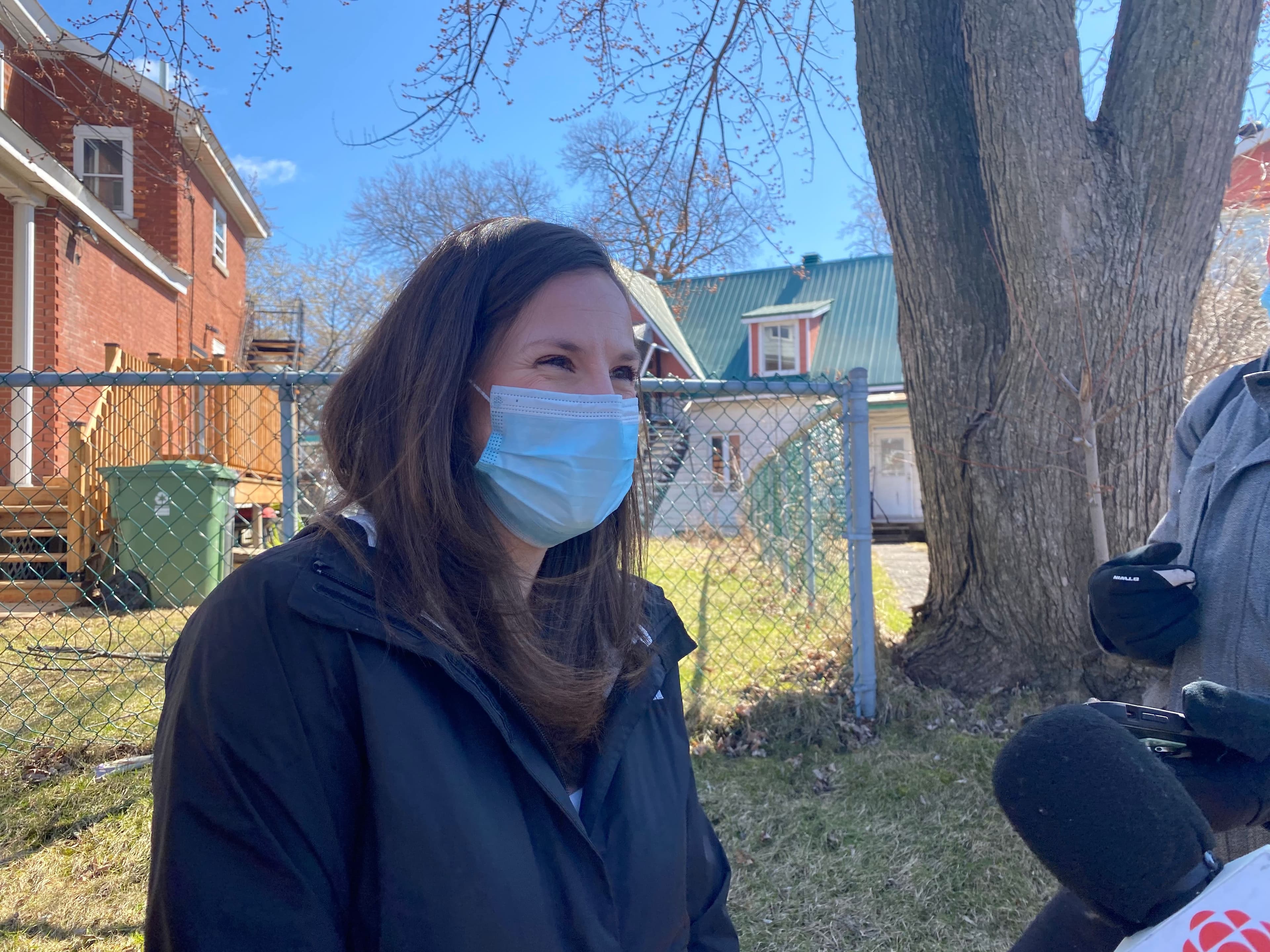 Mélanie Charbonneau, gestionnaire des cliniques de vaccination mobiles du CIUSSS du Nord-de-l’Île-de-Montréal