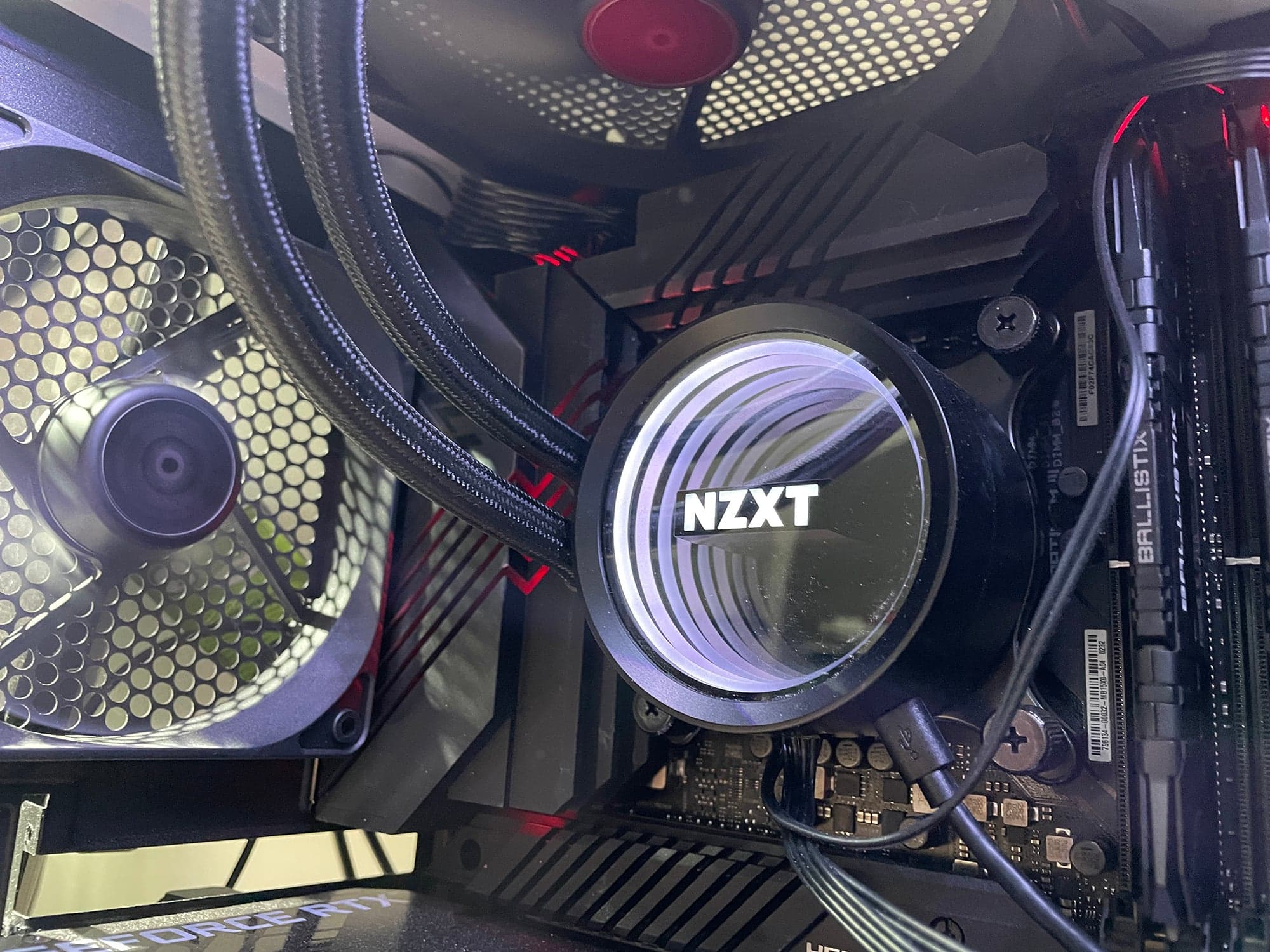 Les boitiers d’alimentation modernes offrent souvent des câbles modulaires, ce qui permet de n’installer que ceux dont vous avez besoin.