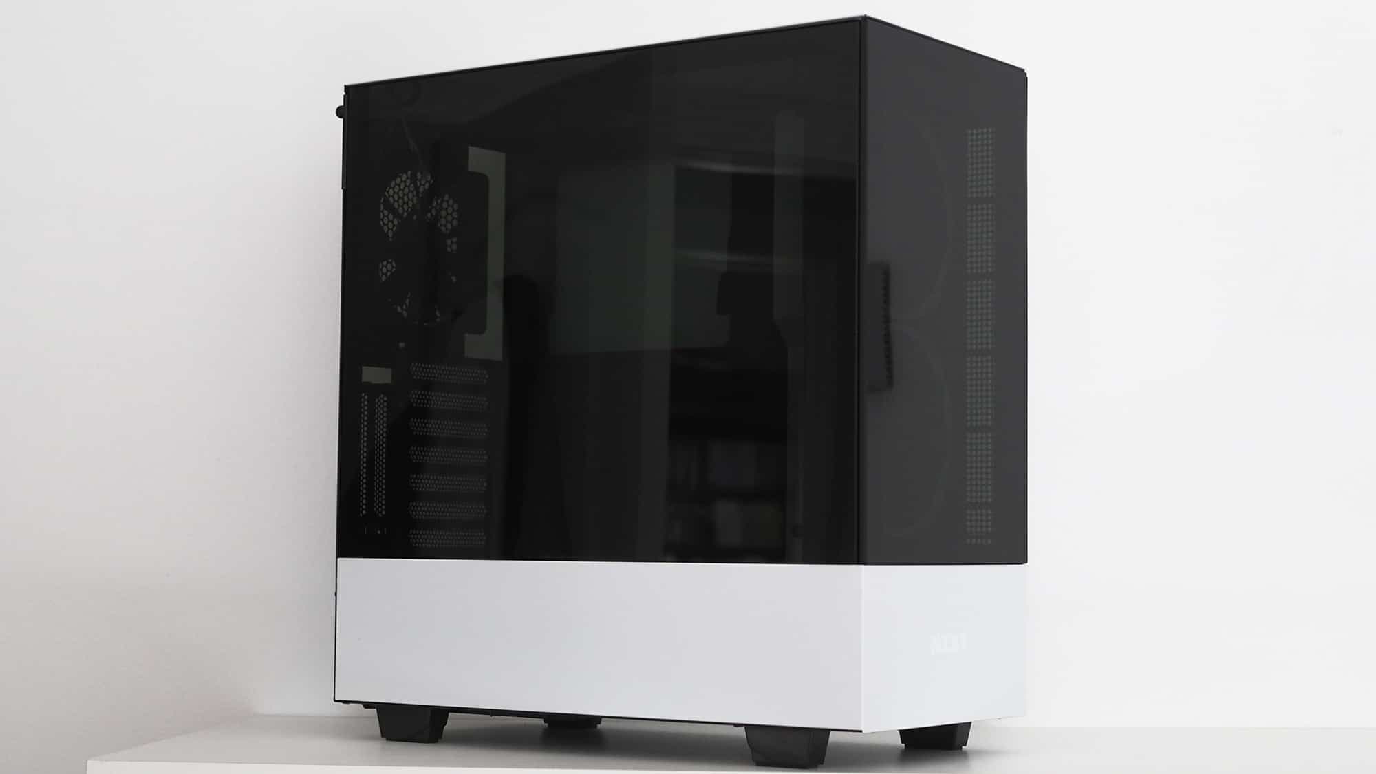 Le boitier NZXT H510 Elite sépare le boitier d’alimentation du reste de l’ordinateur.