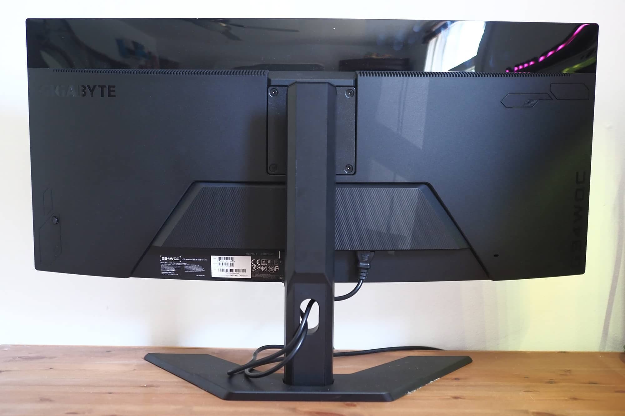L’arrière du Gigabyte G34WQC.