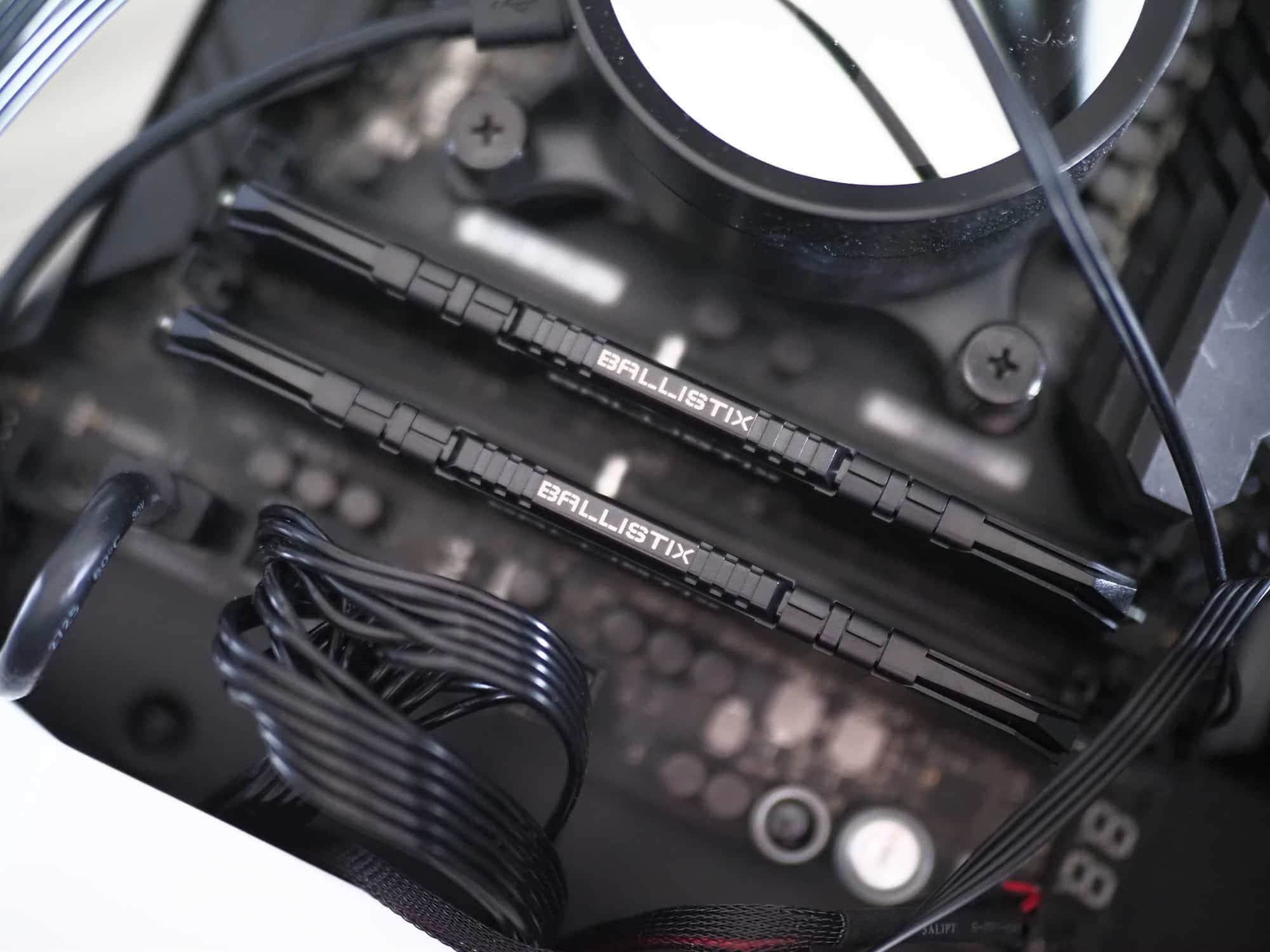 Des encoches vous empêchent de placer les barrettes de mémoire vive dans le mauvais sens sur votre carte-mère.