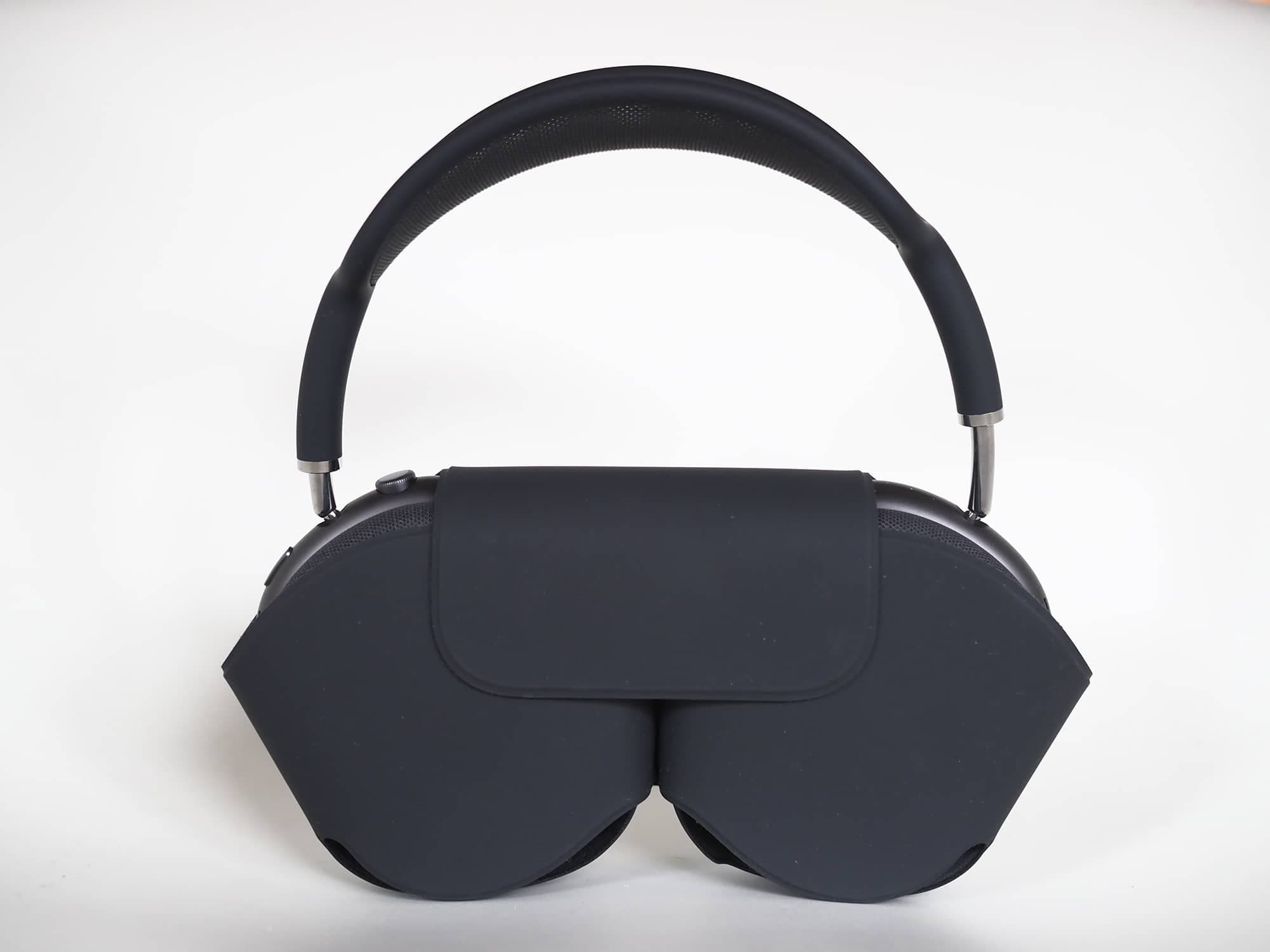 L’étui de l’AirPods Max protège les coupoles du casque, mais pas son arceau.