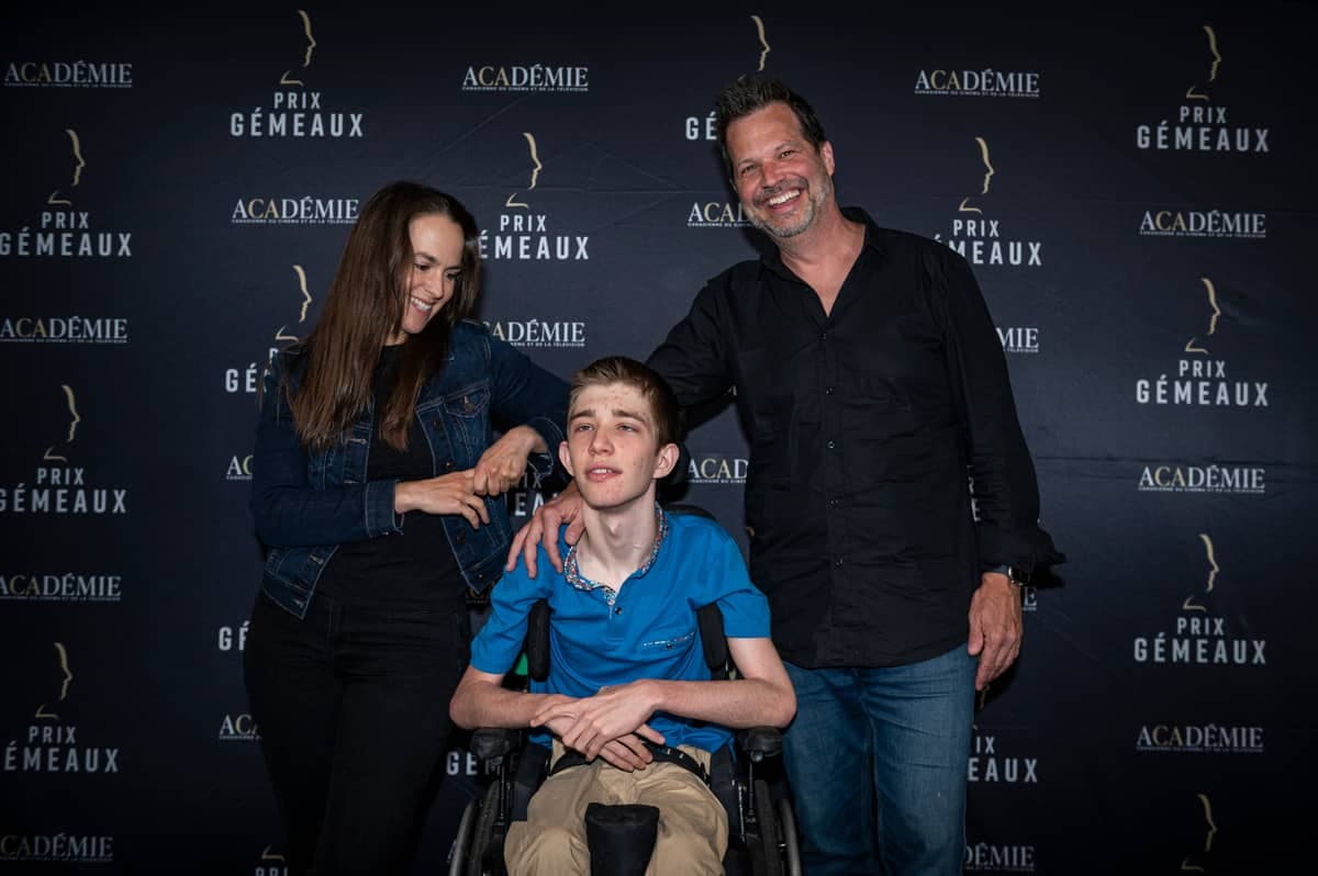 Cathleen Rouleau et Antoine Parent-Bédard qui jouent dans «À propos d'Antoine» et Sylvain Parent-Bédard, qui produit la série disponible sur Club illico. Antoine est d'ailleurs nommé dans la catégorie du meilleur rôle de soutien: comédie ou comédie dramatique.