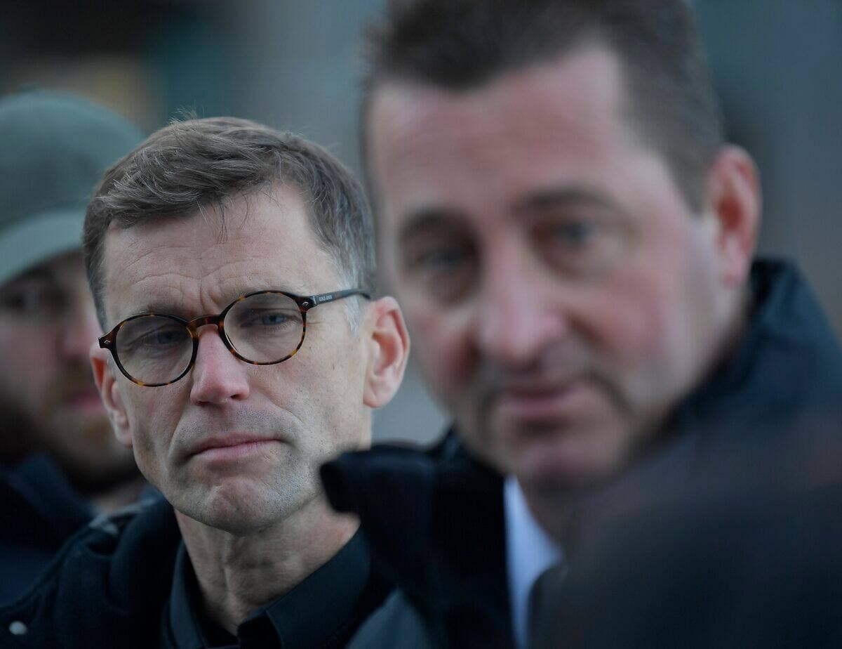 Le maire de Québec, Bruno Marchand (à gauche) et le chef du SPVQ, Denis Turcotte.