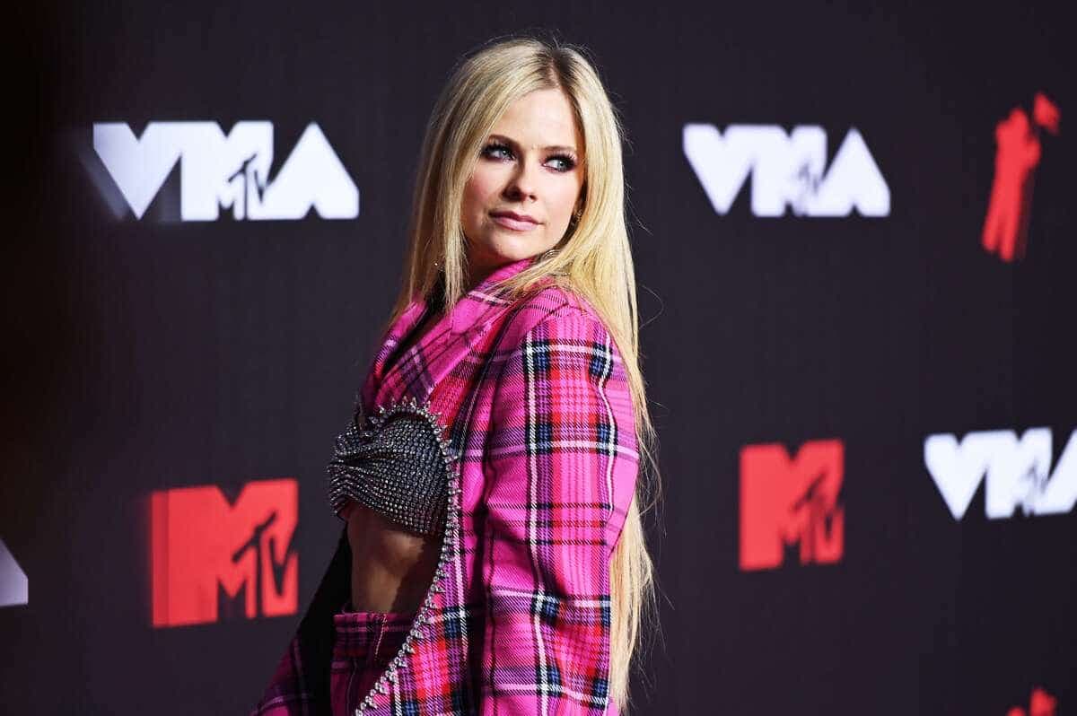 Avril Lavigne partira à la rencontre de ses admirateurs canadiens au printemps 2022.