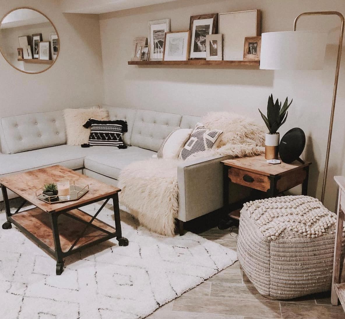 Instagram : @bymeghang