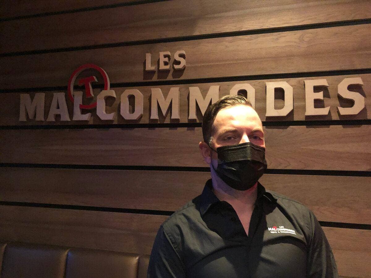 Tout comme le propriétaire Patrick Lessard, Maxime Sanfaçon, gérant des Maltcommodes, déplore la fermeture des bars dans la région.